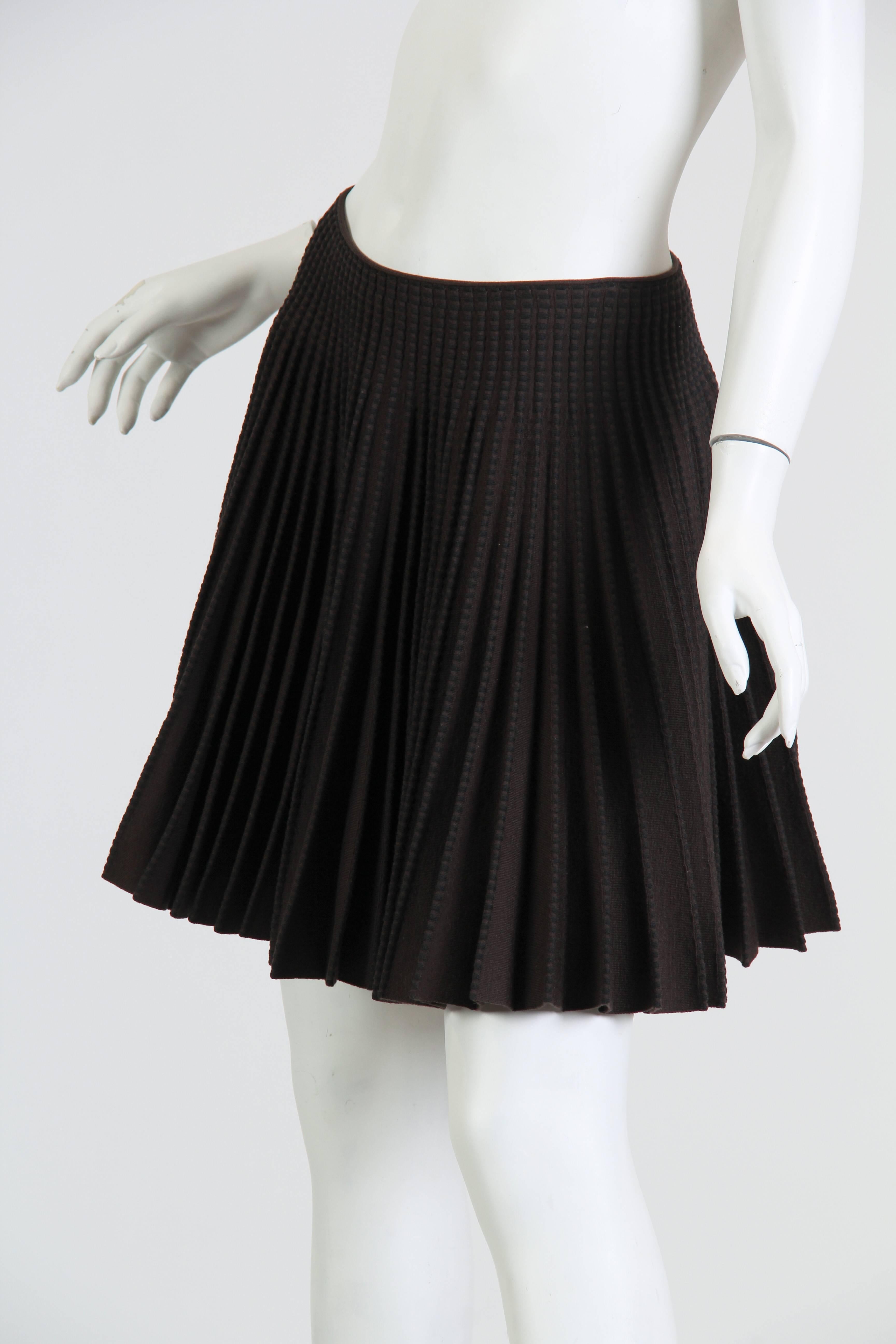 1990S AZZEDINE ALAIA Chocolate Brown & Black Rayon Blend Knit Ra-Ra Skirt For Sale 2