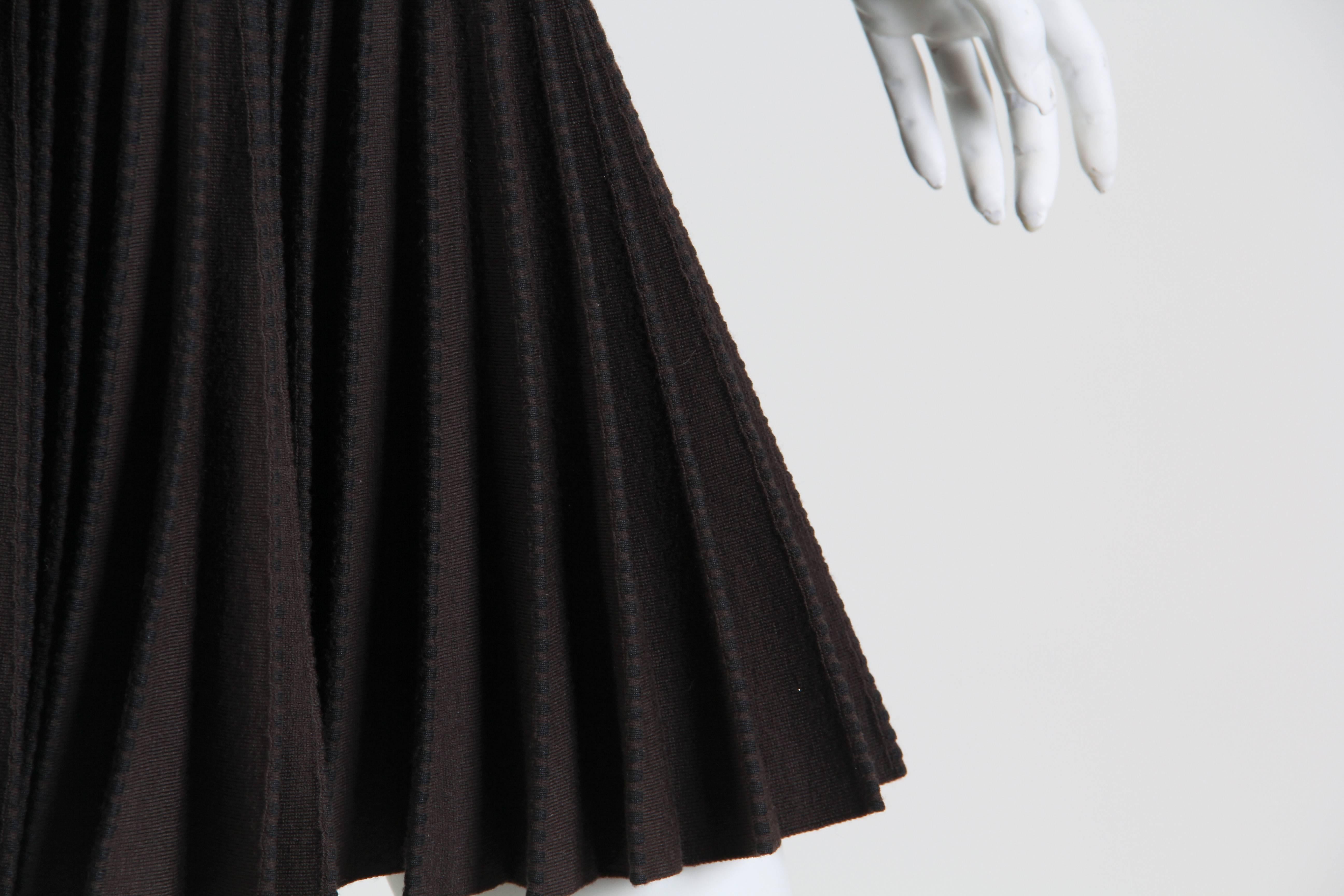 1990S AZZEDINE ALAIA Chocolate Brown & Black Rayon Blend Knit Ra-Ra Skirt For Sale 3