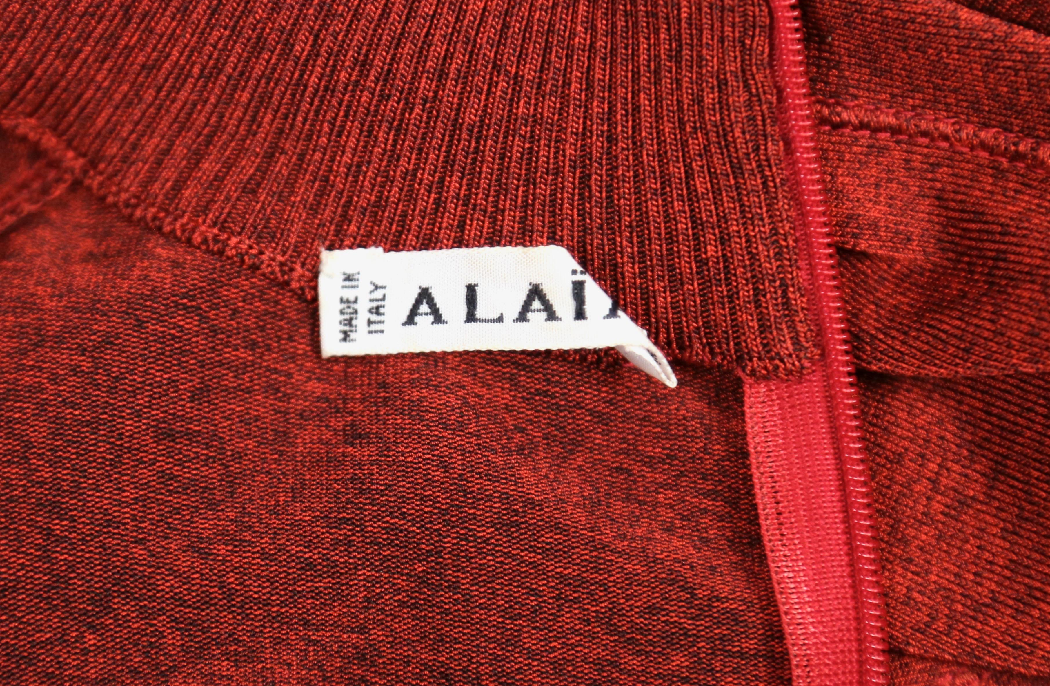 1990 - AZZEDINE ALAIA - Robe évasée rouge foncé à manches longues, 1990 en vente 1