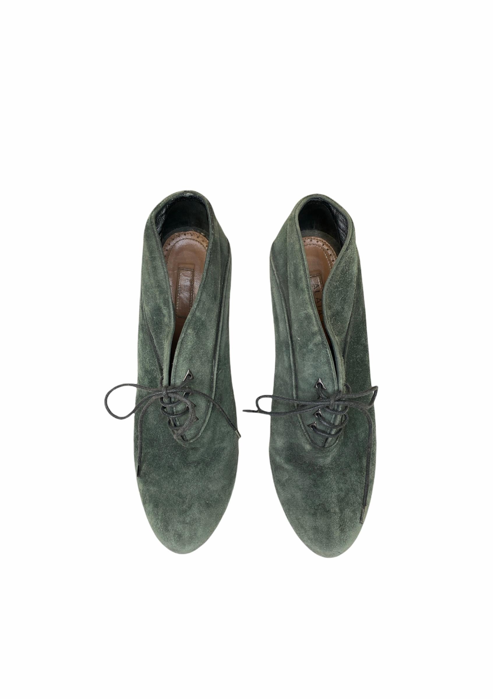 1990S AZZEDINE ALAIA Emerald Green Suede Platform Boots In Excellent Condition For Sale In New York, NY