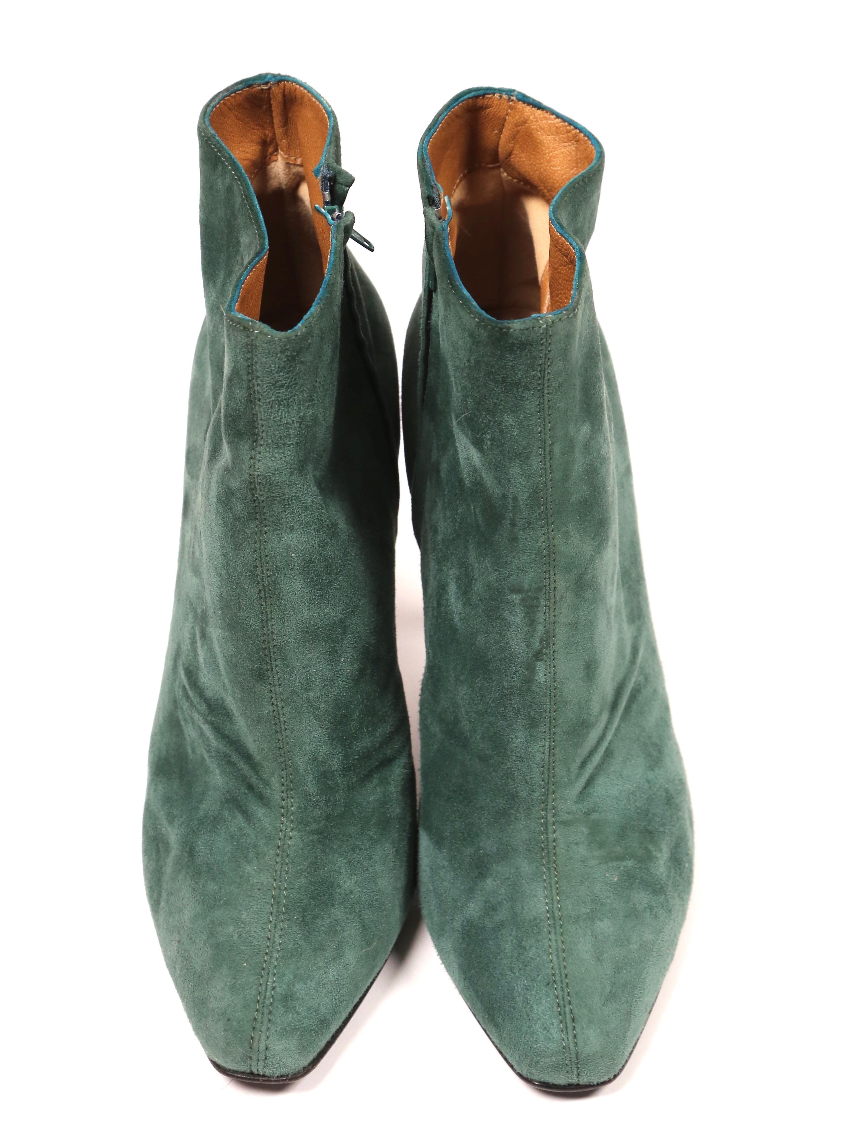 1990's AZZEDINE ALAIA green suede ankle boots In Good Condition For Sale In San Fransisco, CA