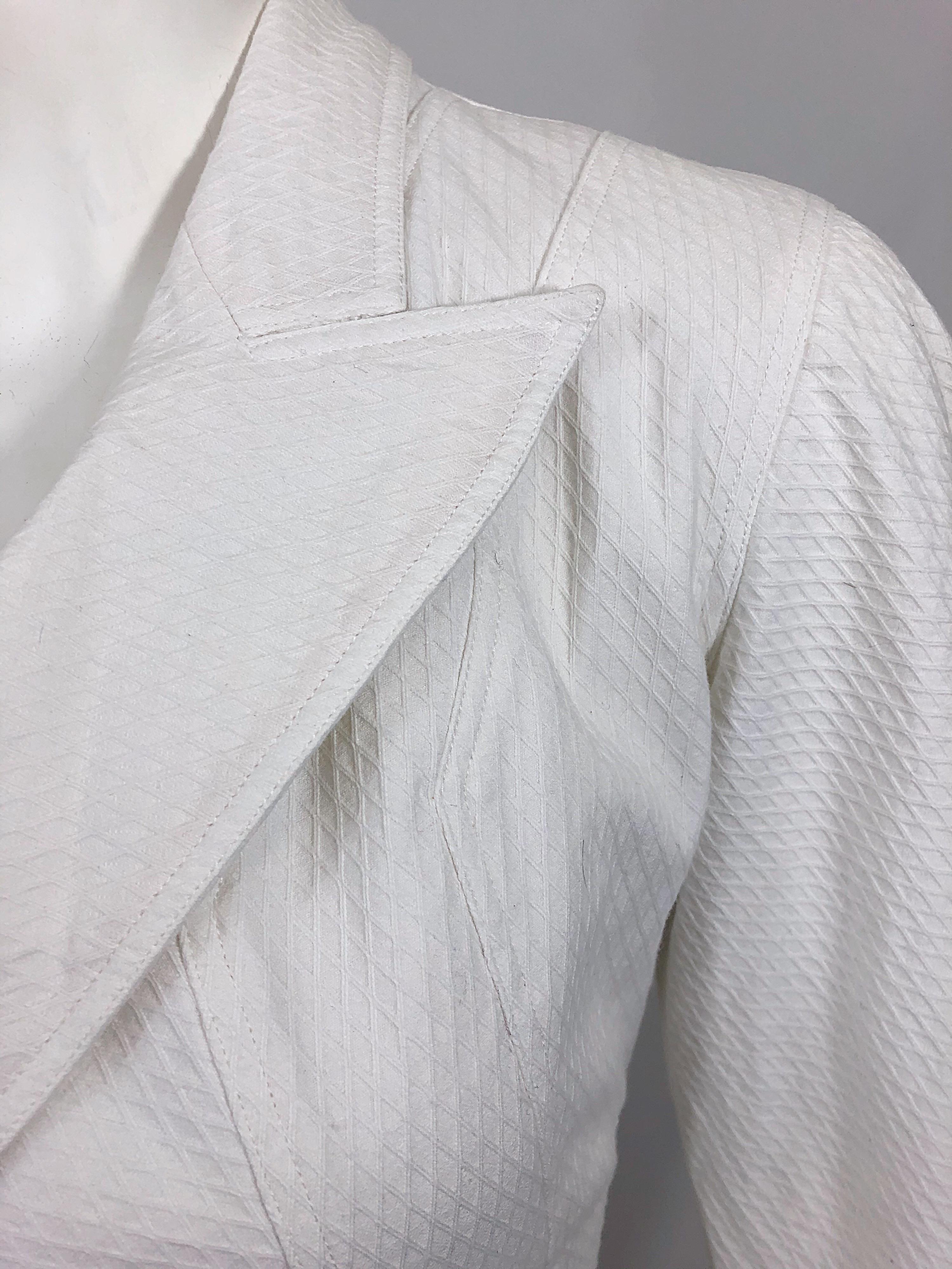 1980s Azzedine Alaia White Pique Cotton Vintage 80s Cropped Blazer Jacket Size 2 In Excellent Condition For Sale In San Diego, CA