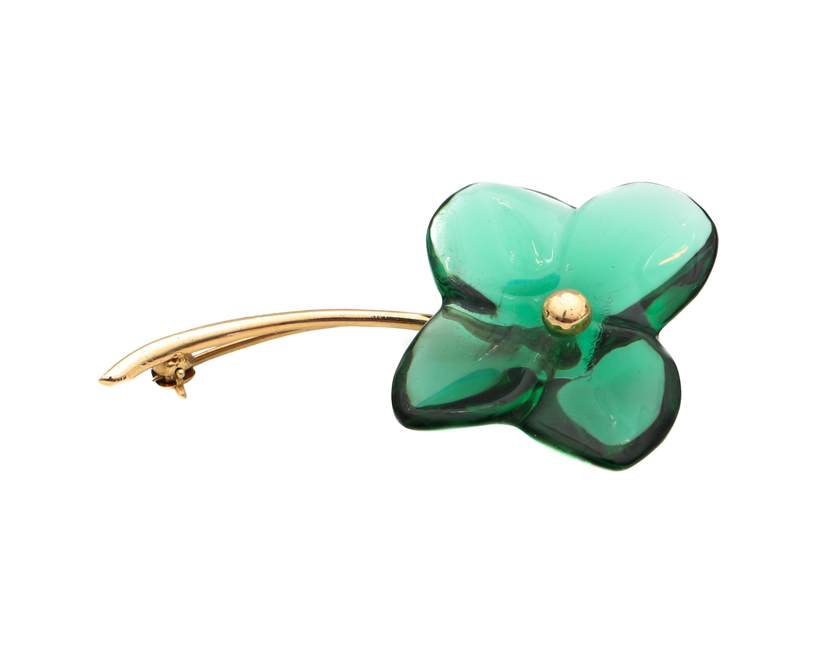 Beautifully crafted 1990s Designer Baccarat Lapel Pin
Features a 4 Leaf Clover Design on a stem made of 18 karat yellow gold

Lapel details:
Metal: 18 Karat Yellow Gold
Weight: 5.5 Grams
Designer: Baccarat 