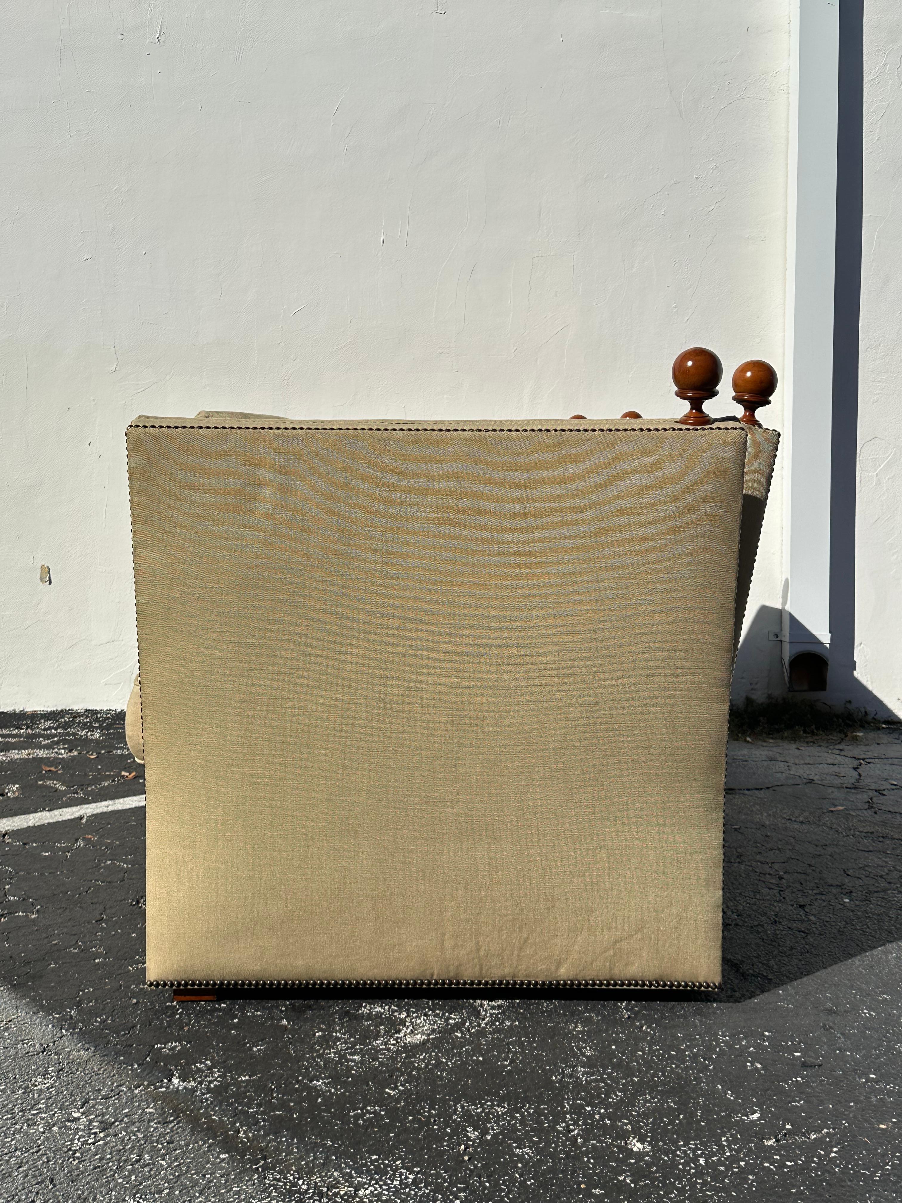 1990 Baker Canapé en lin beige Knole en vente 4