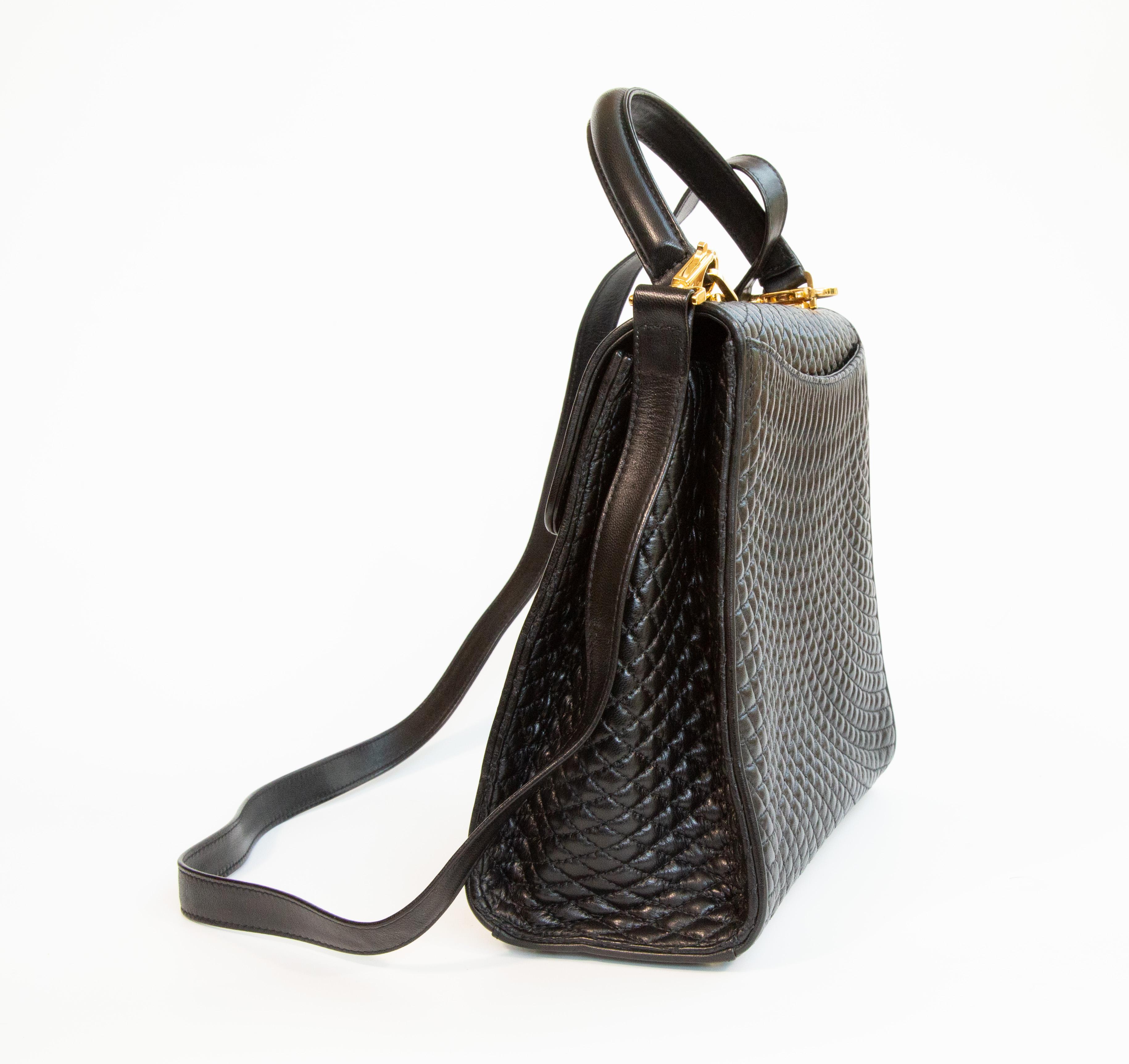 1990er Bally Schwarz gesteppte Cabrio-Tasche für Damen oder Herren im Angebot