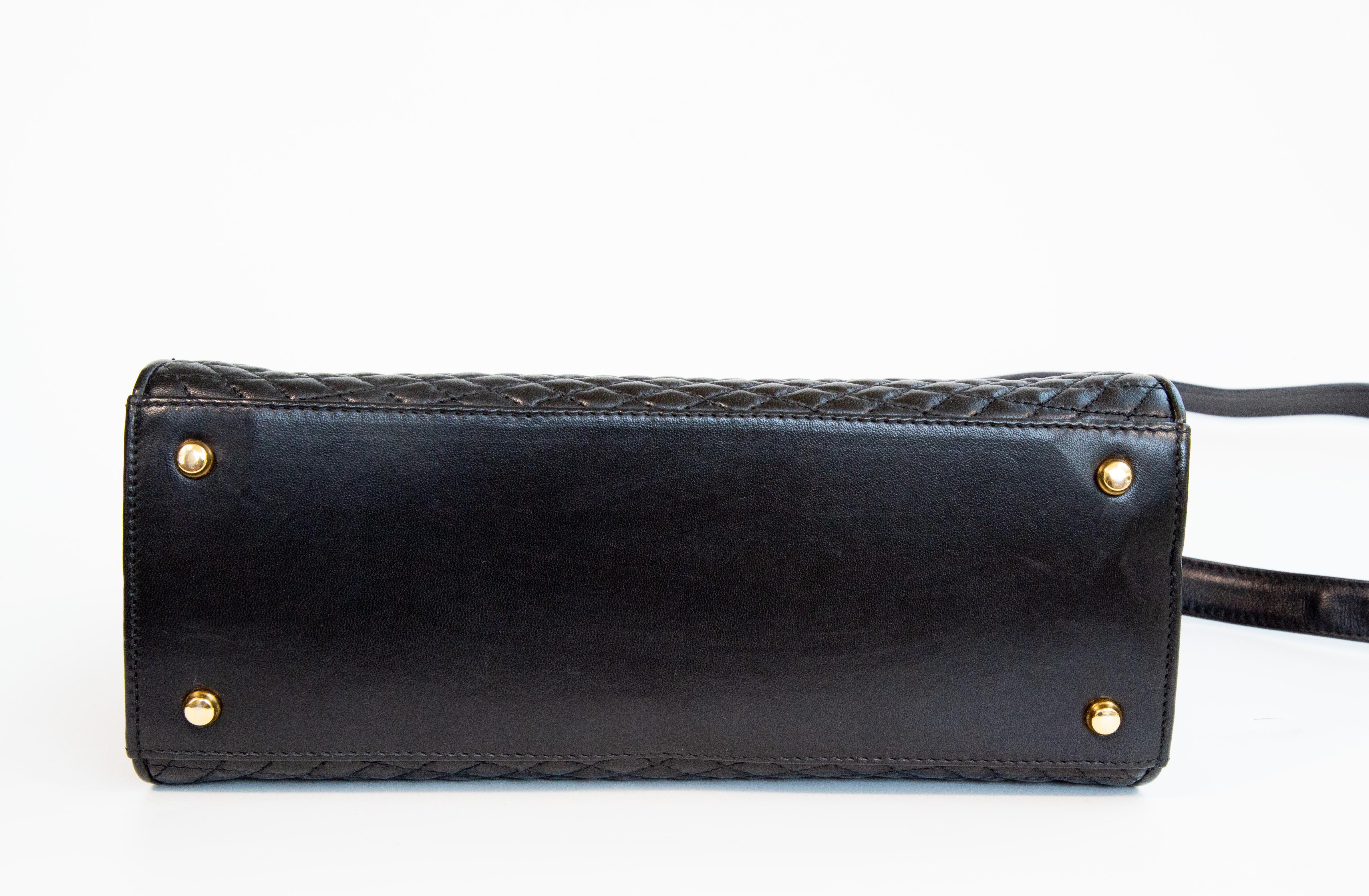 1990er Bally Schwarz gesteppte Cabrio-Tasche im Angebot 1