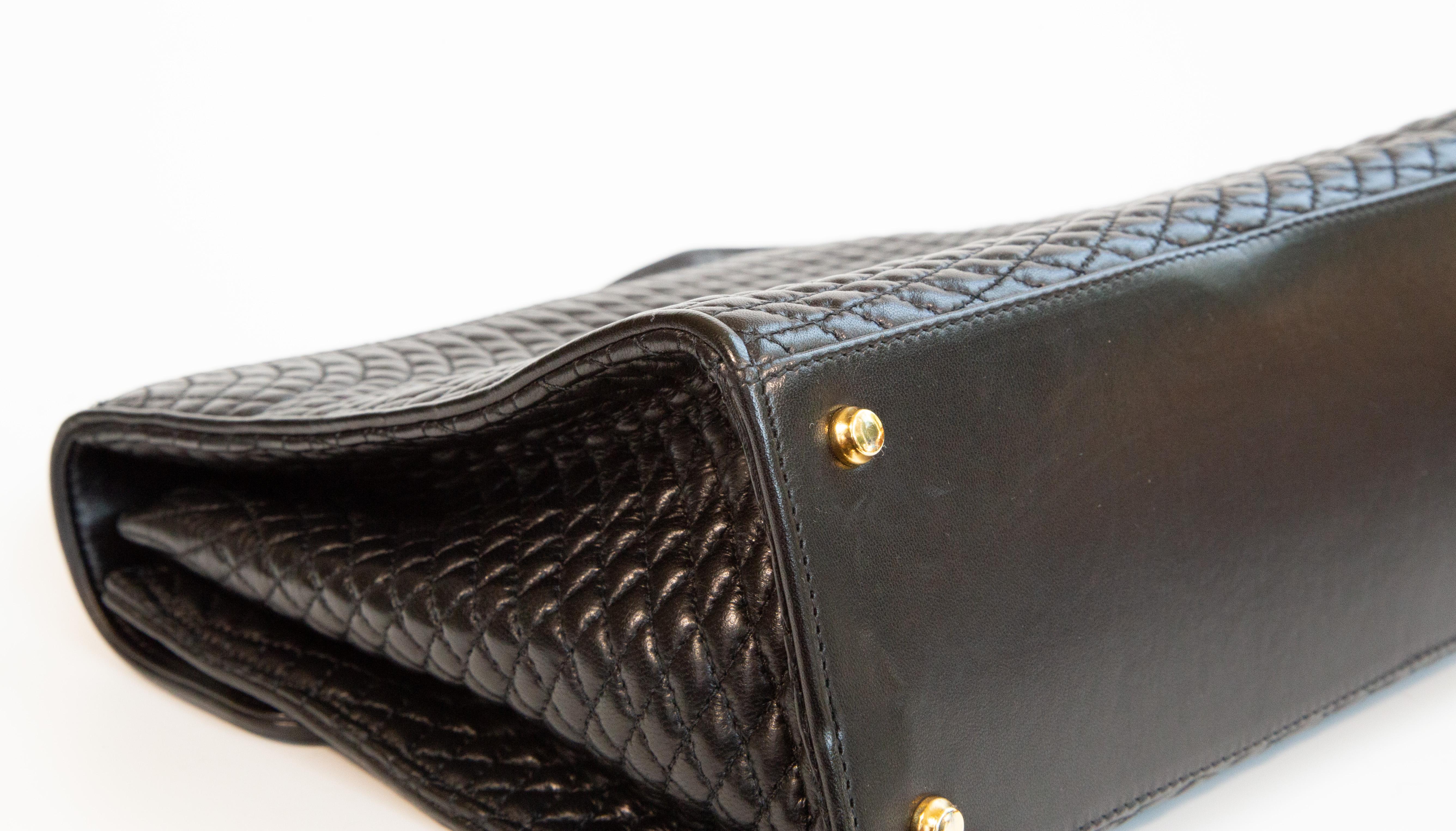 1990er Bally Schwarz gesteppte Cabrio-Tasche im Angebot 5