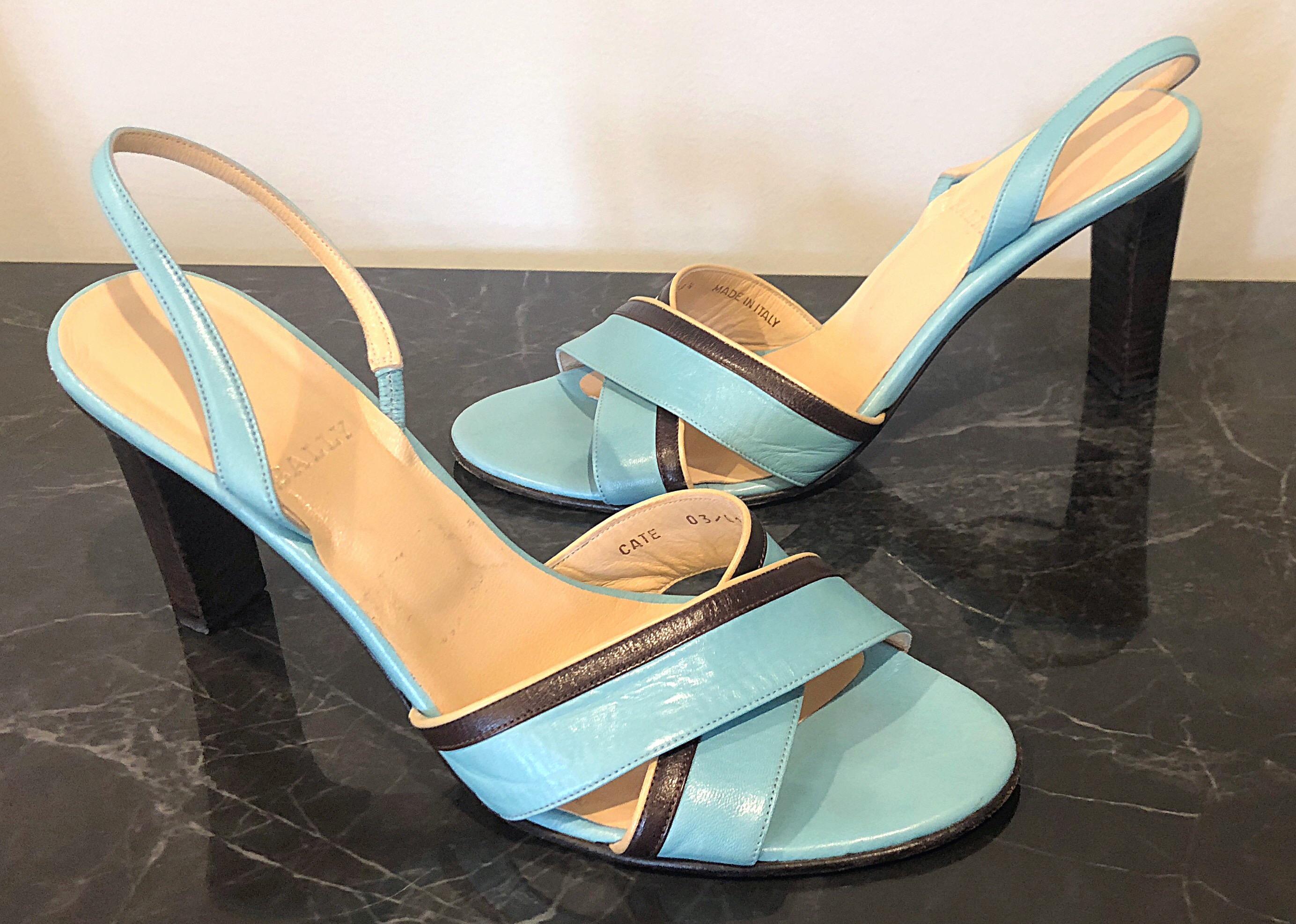 1990s Bally Sz 10 / 40.5 Robins Egg Blue Leather Vintage Stacked Heel Sandals For Sale 3