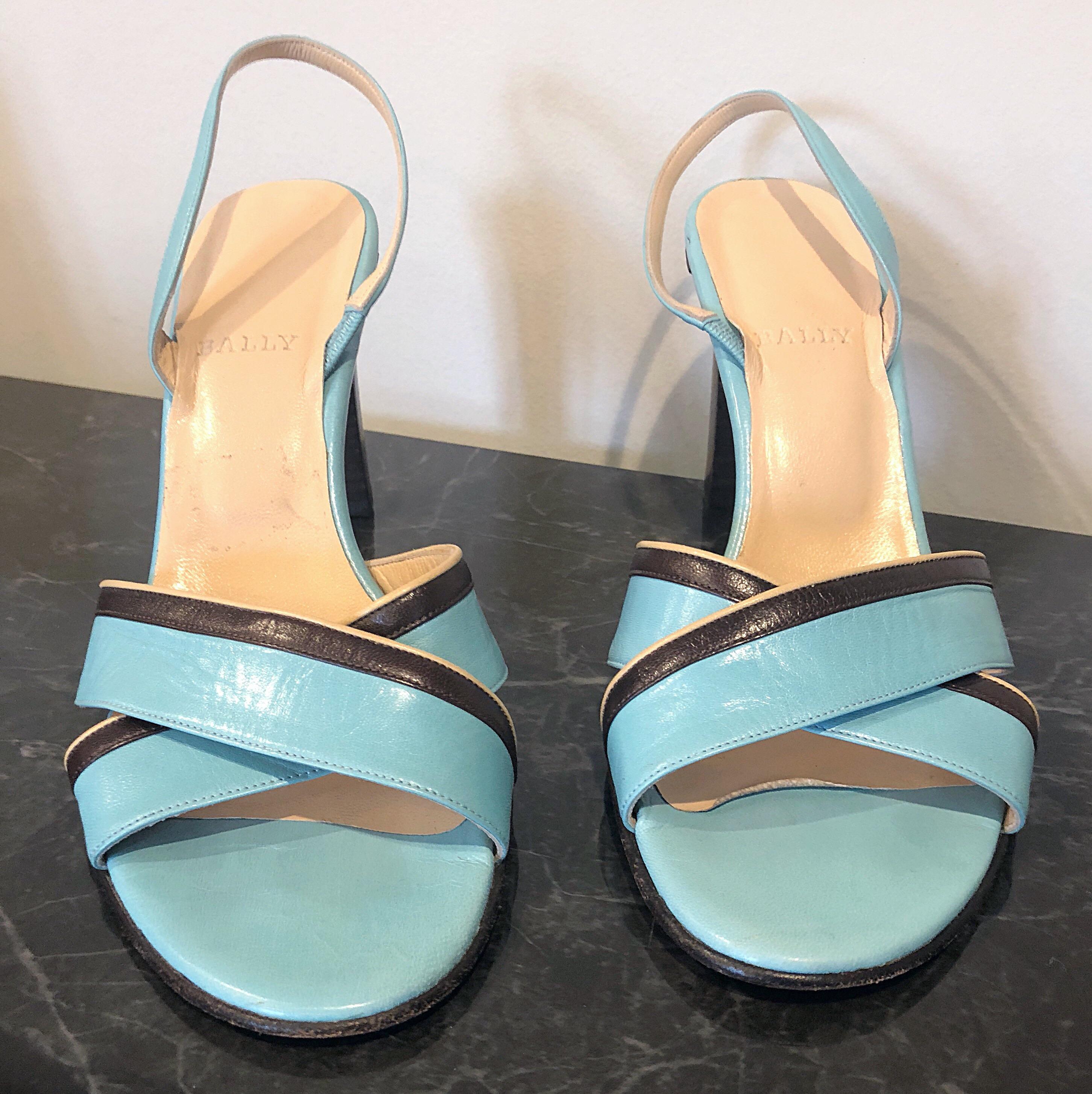 1990s Bally Sz 10 / 40.5 Robins Egg Blue Leather Vintage Stacked Heel Sandals In Excellent Condition For Sale In San Diego, CA