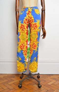 Jeans baroques Gianni Versace des années 1990, taille haute, à motifs rococo colorés