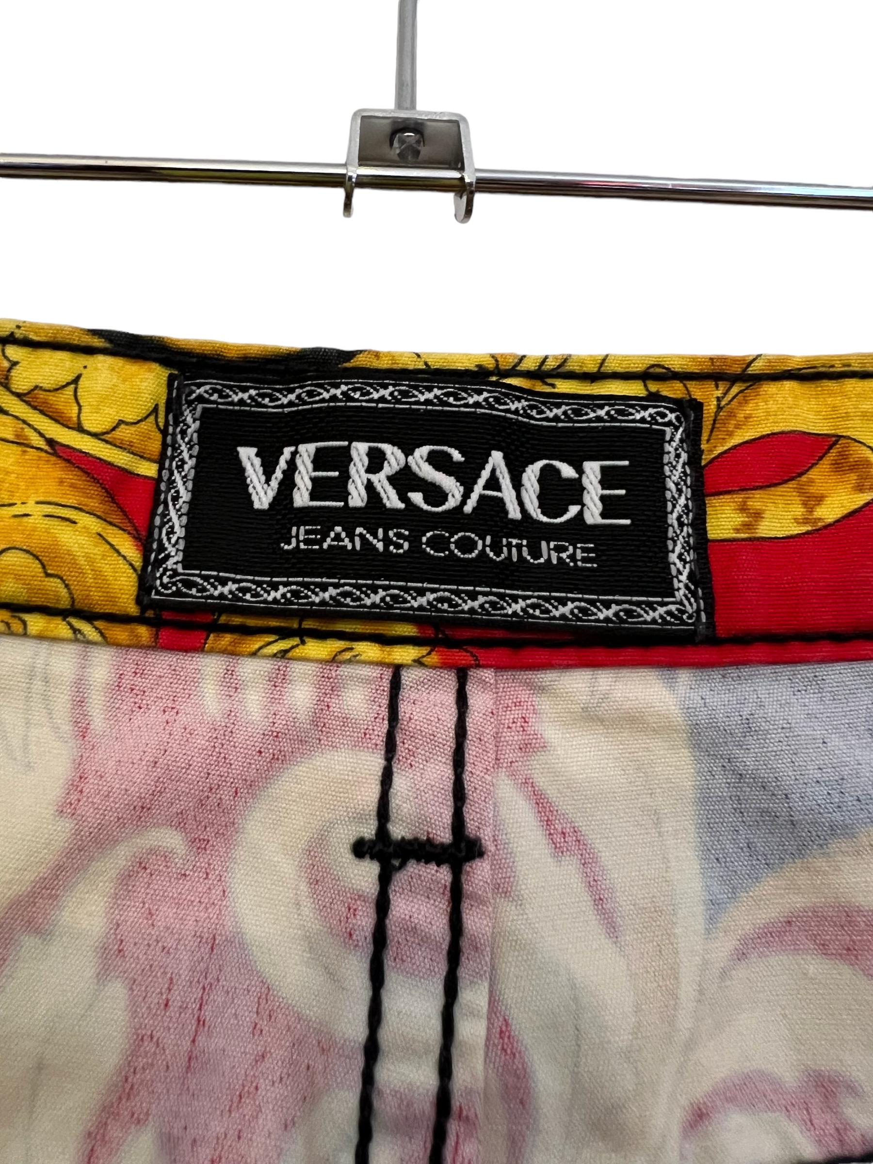 Jean baroque Gianni Versace à taille haute à motifs colorés rococo des années 1990 en vente 4