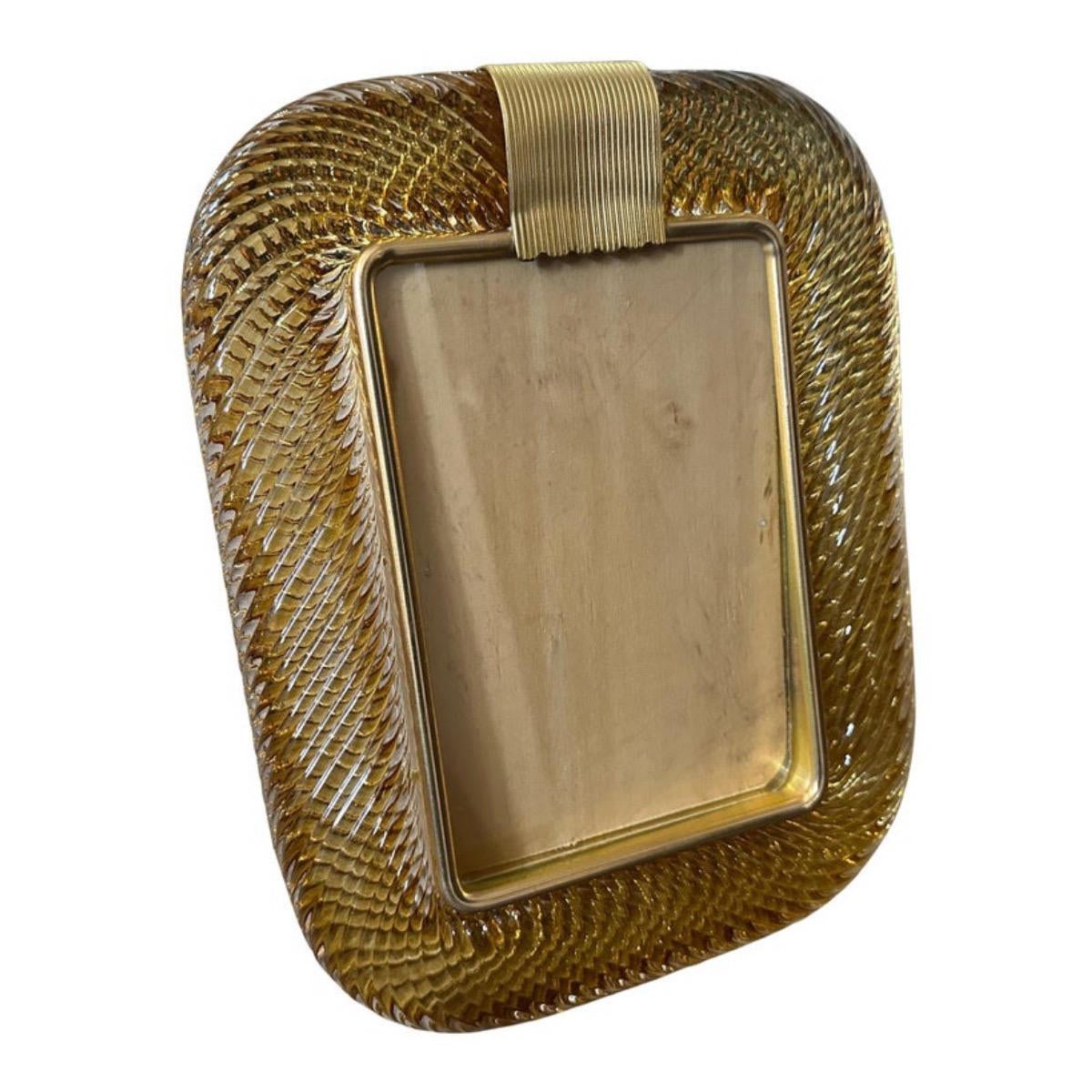 How can you tell if Murano glass is vintage?