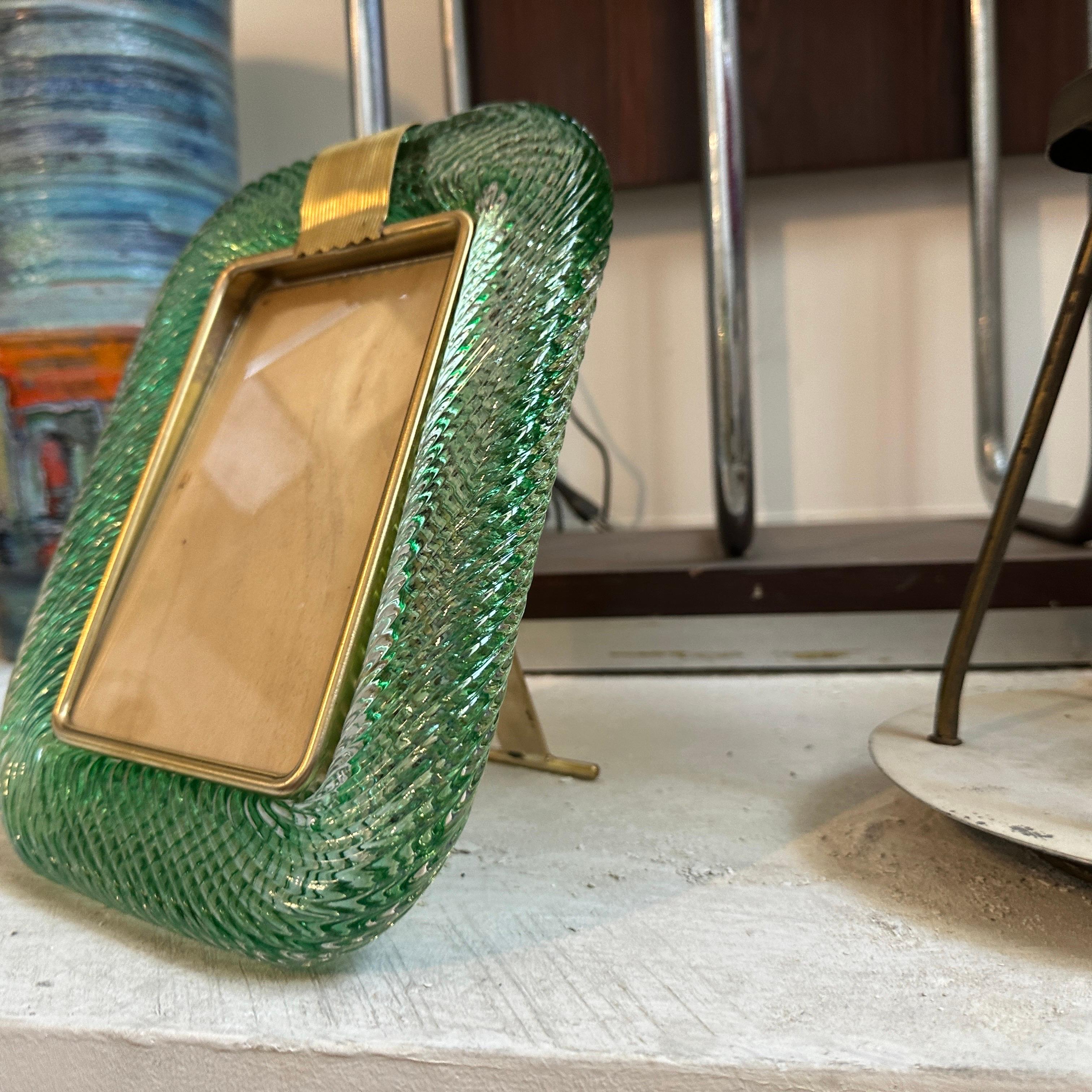 1990s Barovier style Art Deco Green Murano Glass and Brass Picture Frame In Good Condition In Aci Castello, IT