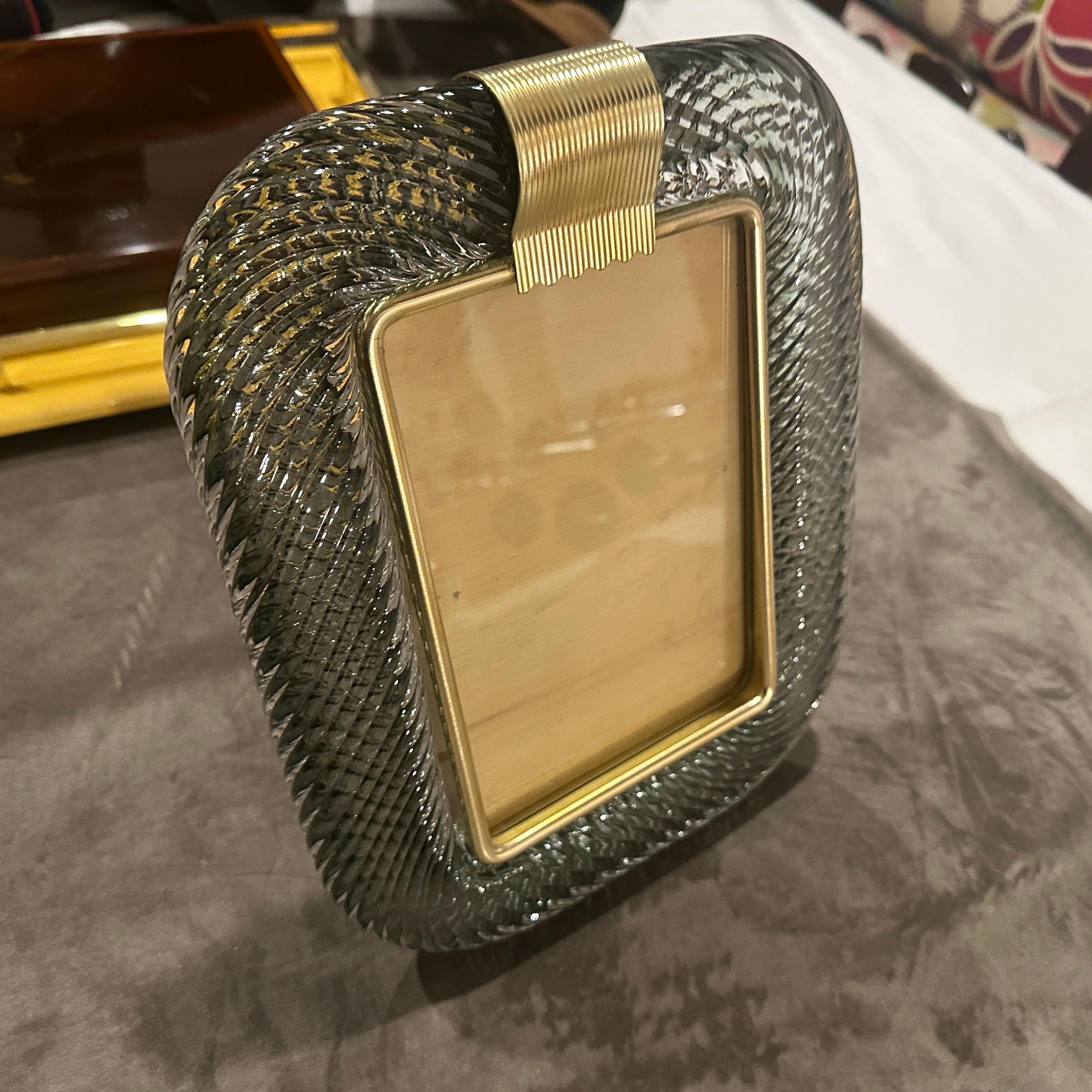 Marco Art Decó estilo Barovier de los años 90 de cristal de Murano gris y latón en Bueno estado para la venta en Aci Castello, IT