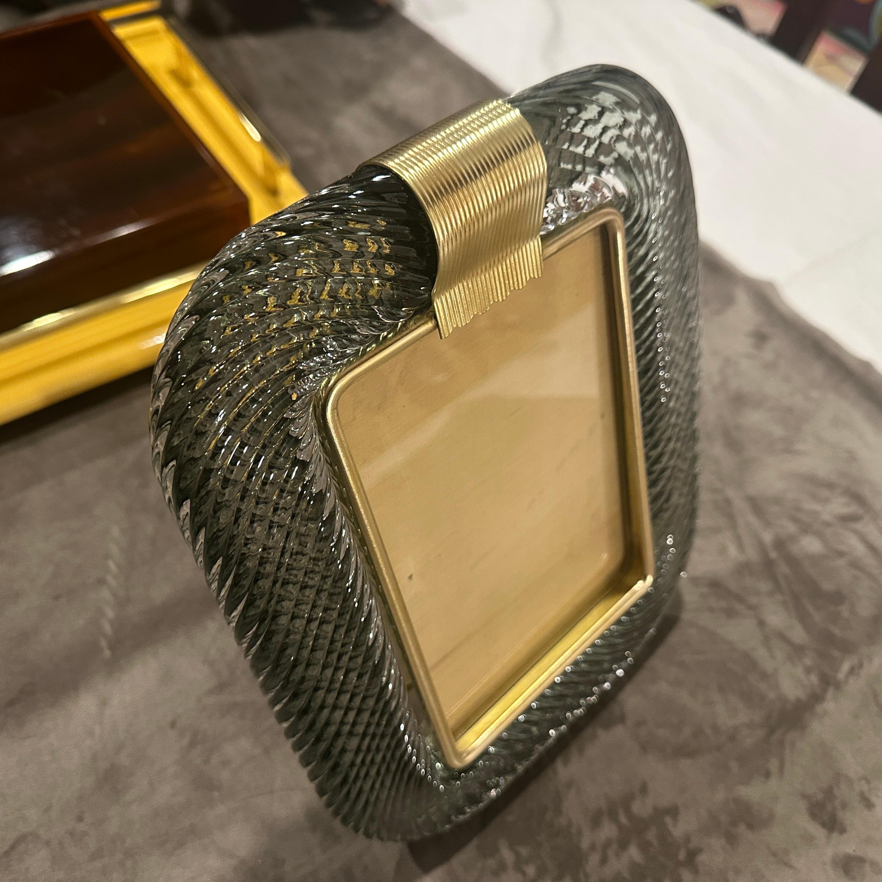 Marco Art Decó estilo Barovier de los años 90 de cristal de Murano gris y latón siglo XX en venta