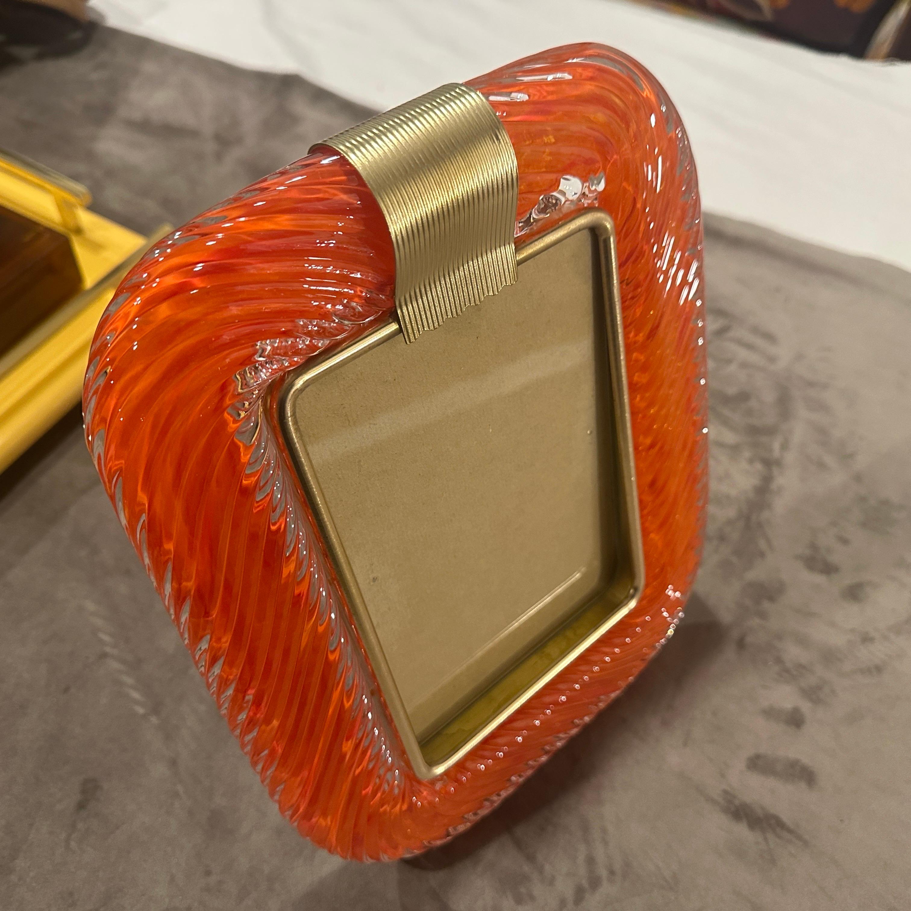 Marco Art Decó de Cristal de Murano Naranja y Latón Estilo Barovier Años 90 Hecho a mano en venta