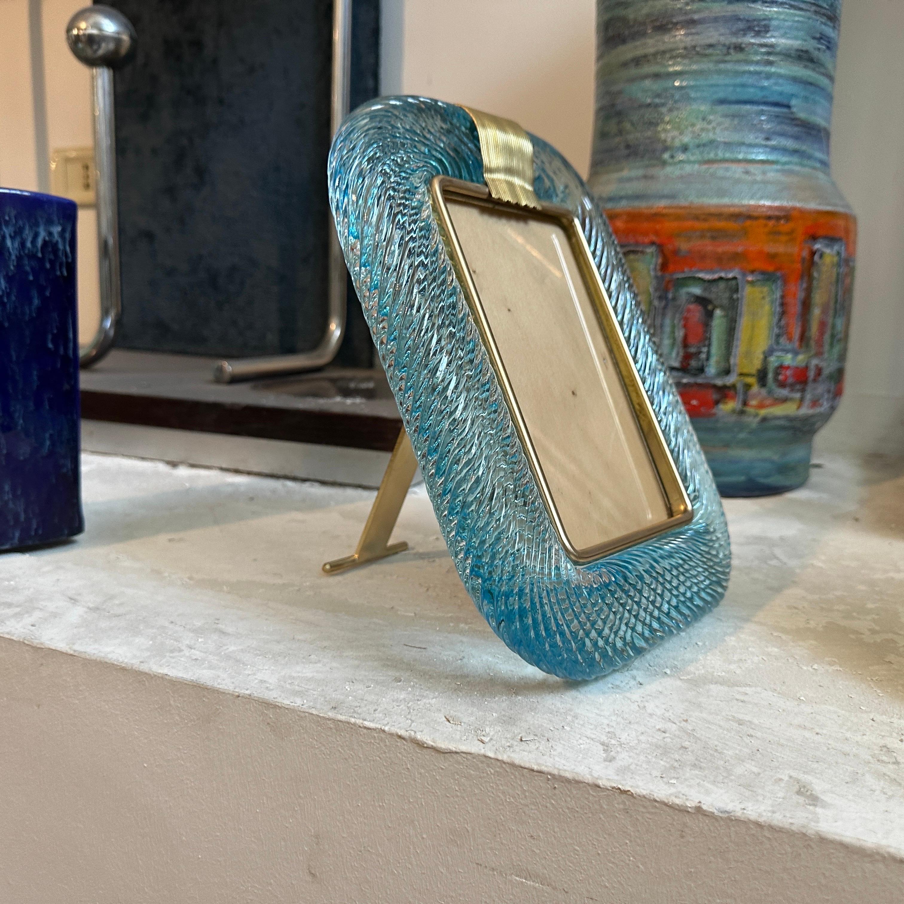 1990er Jahre Barovier Stil Art Deco Türkis Murano Glas und Messing Bilderrahmen (Italienisch) im Angebot