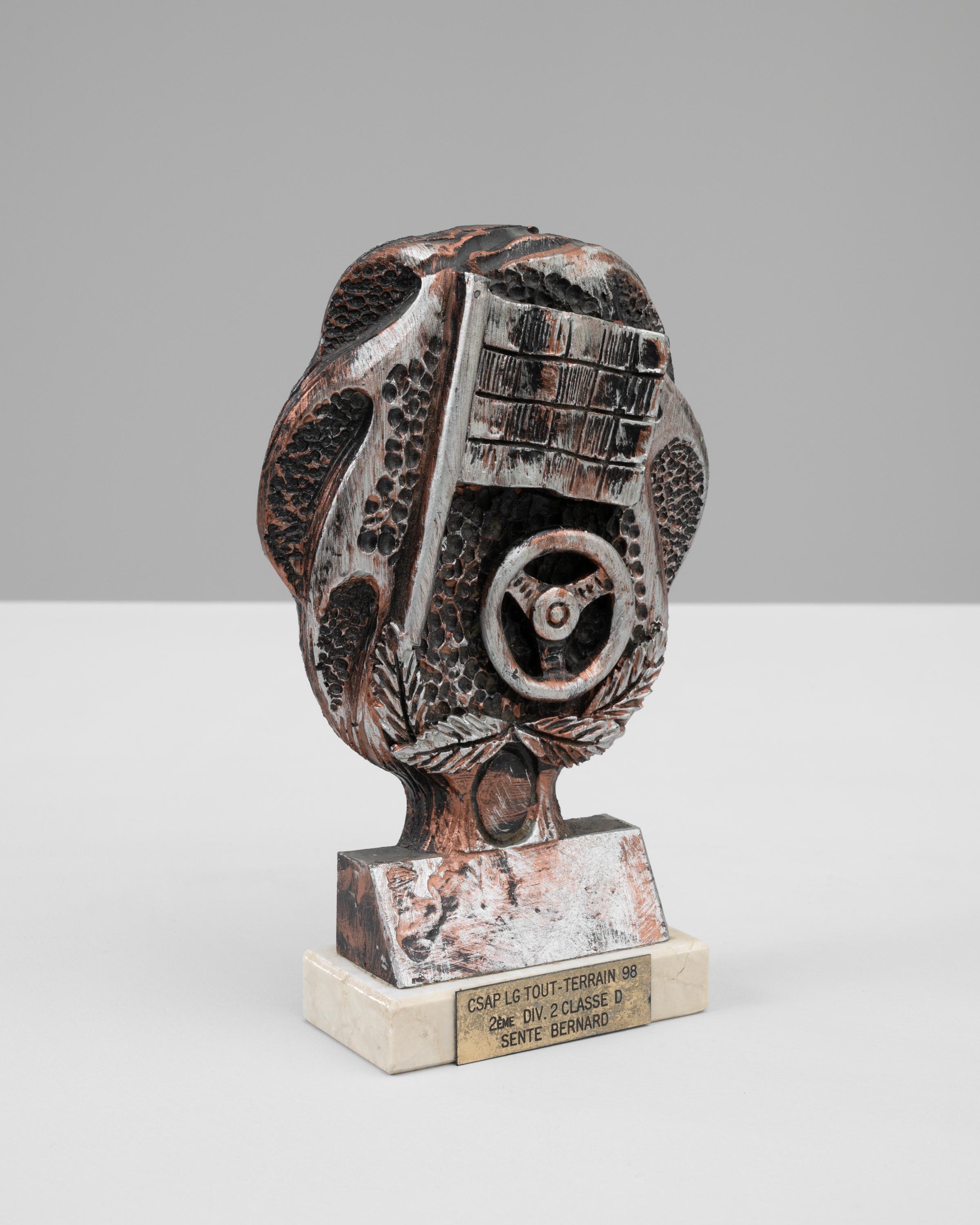 Belge Trophée belge en métal et marbre des années 1990 en vente