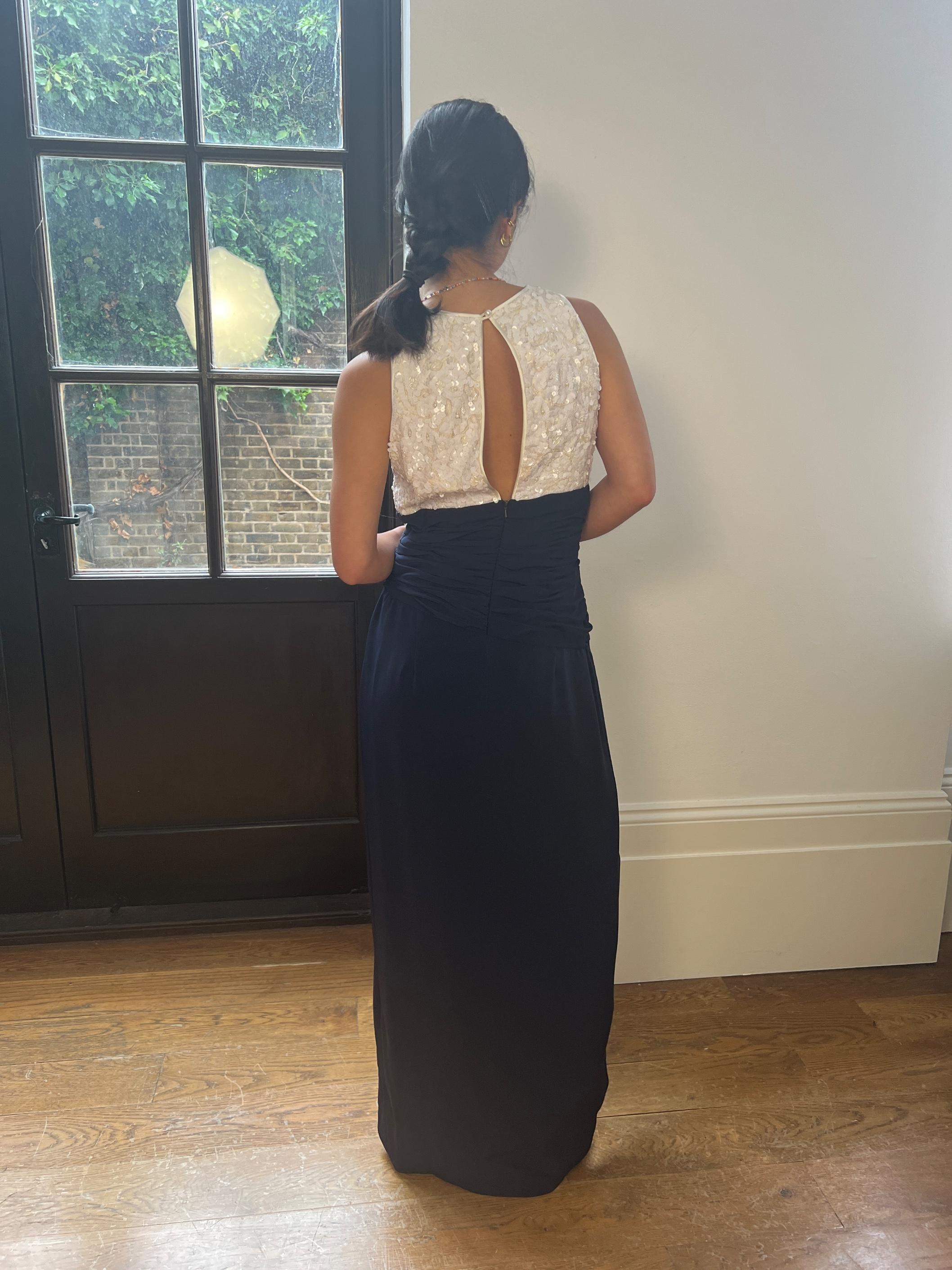 Vestido de lentejuelas azul marino y blanco acampanado Bellville Sassoon de los años 90 en venta 1