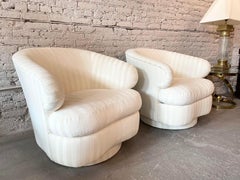 Pareja de sillas giratorias con brazos curvados Bernhardt postmodernas de los años 90