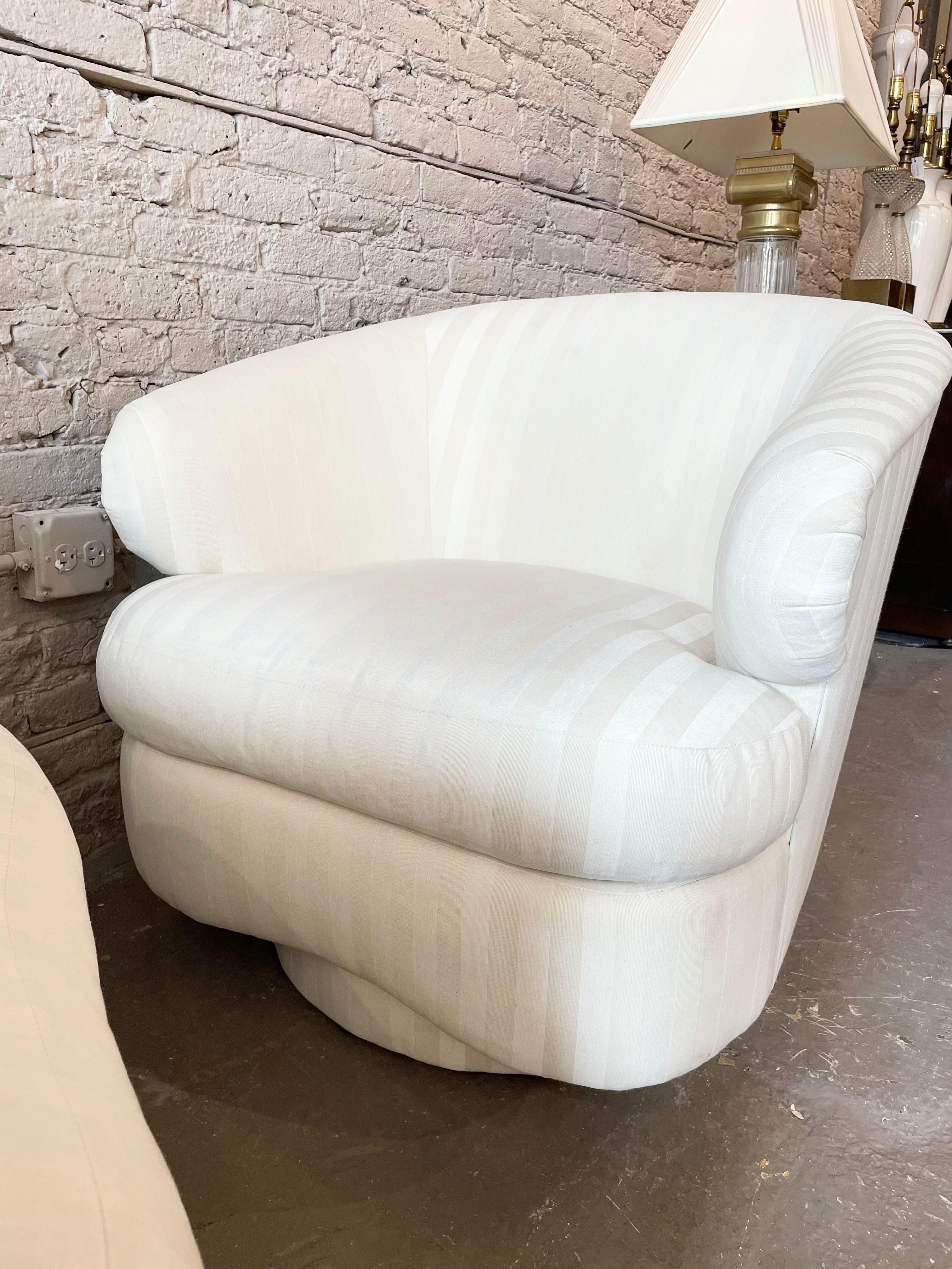 1990s Postmodern Bernhardt Curved Arm Swivel Chairs, a Pair In Good Condition For Sale In Chicago, IL