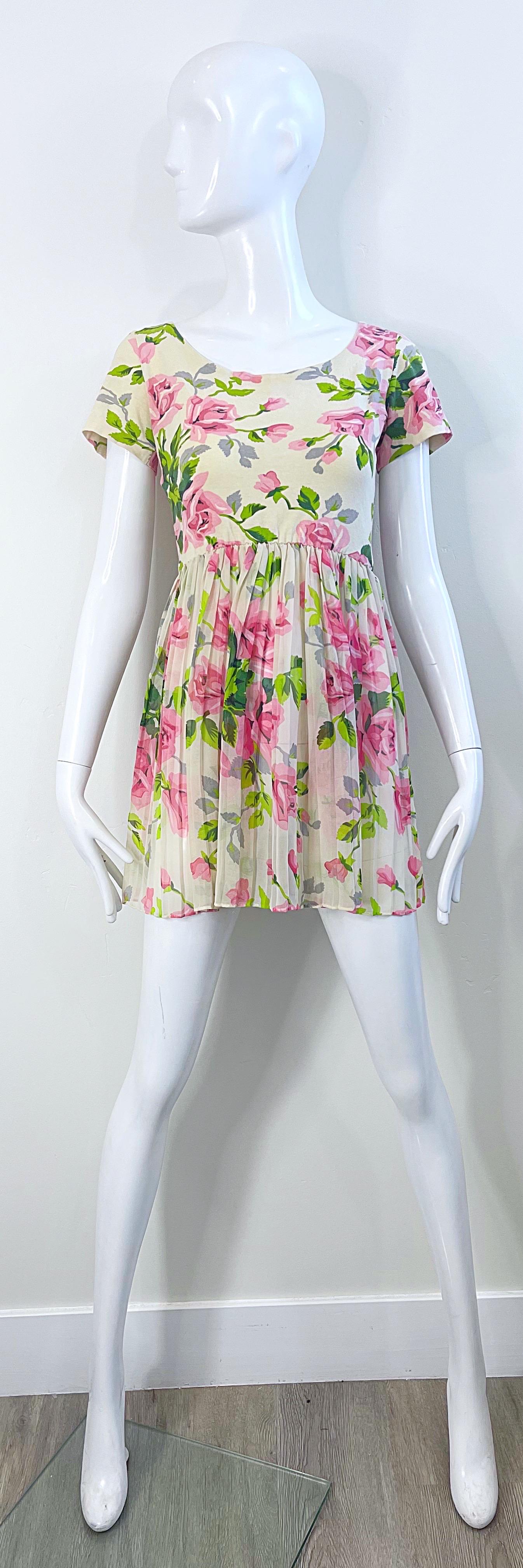 Rare early 90s vintage BETSEY JOHNSON pink, ivory and green rose flower print cotton and chiffon crop top / mini dress ! Simply slips over the head and stretches to fit. Cotton/Lycra bodice with a semi sheer chiffon waist. 
In great condition 
Made
