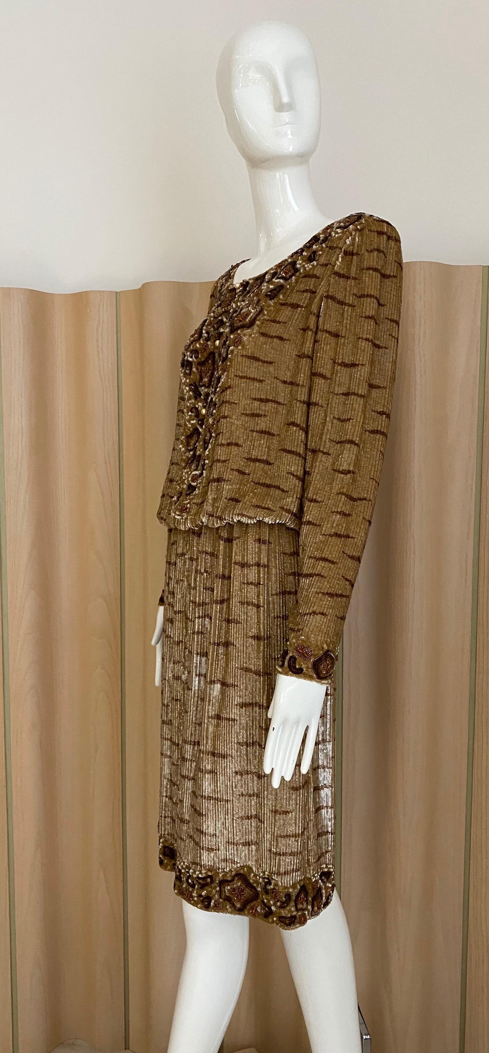 1990s BILL BLASS Brown Beaded Long Sleeves Cocktail Dress In Good Condition For Sale In Beverly Hills, CA