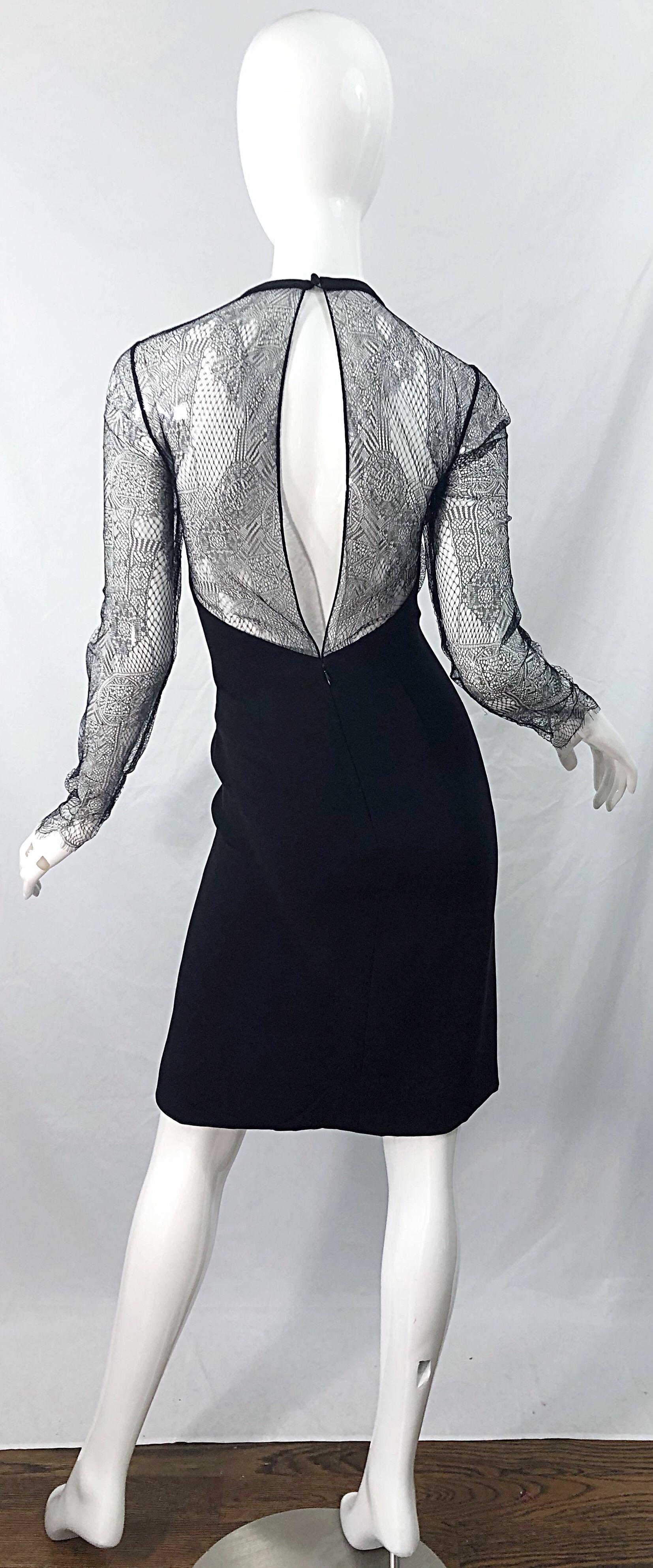 1990er Bill Blass Größe 8 Schwarzes langärmeliges Kleid aus schwarzer Seide mit Spitze im Vintage-Stil mit Ausschnitt im Zustand „Hervorragend“ im Angebot in San Diego, CA