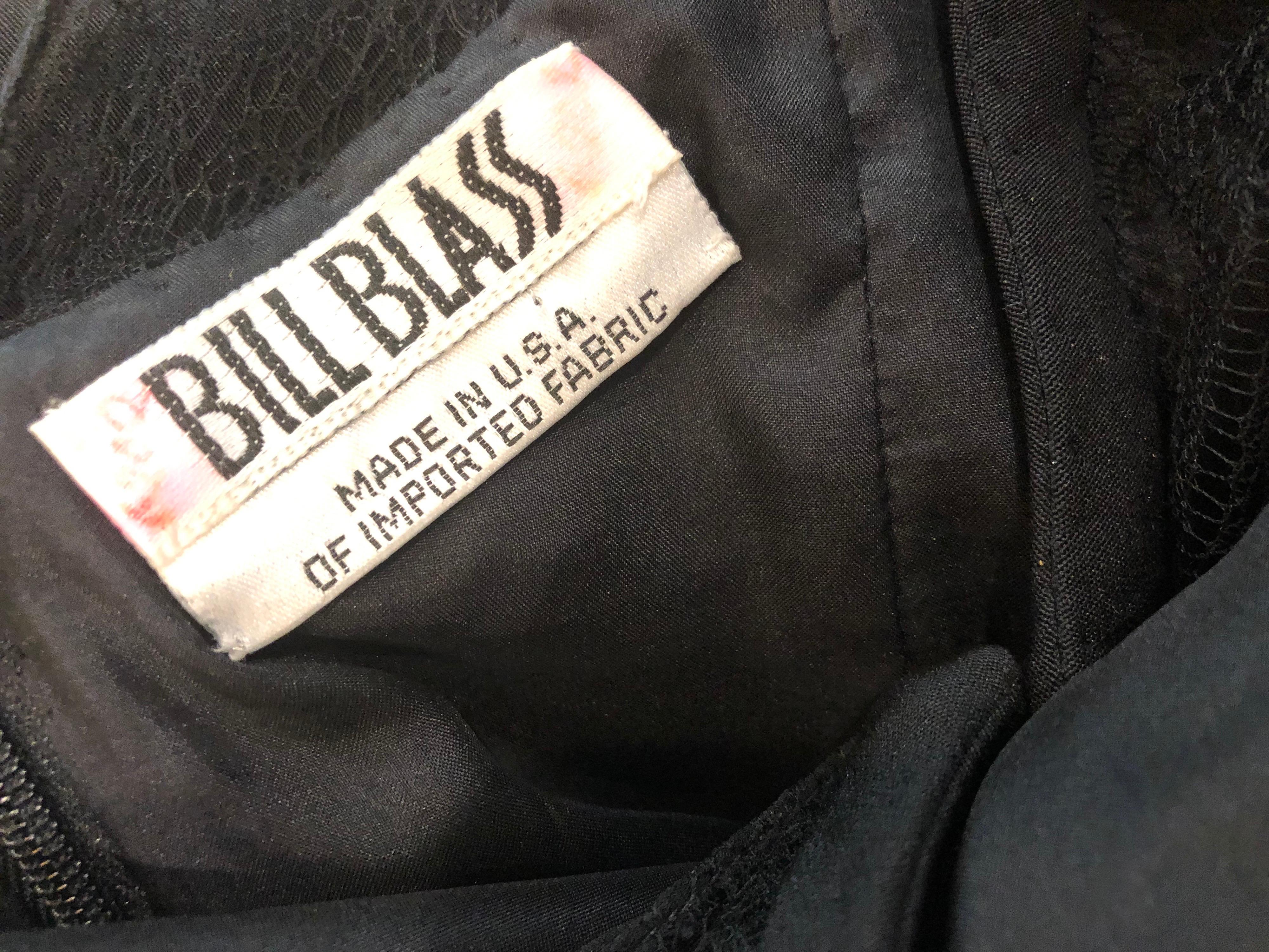 1990er Bill Blass Größe 8 Schwarzes langärmeliges Kleid aus schwarzer Seide mit Spitze im Vintage-Stil mit Ausschnitt Damen im Angebot