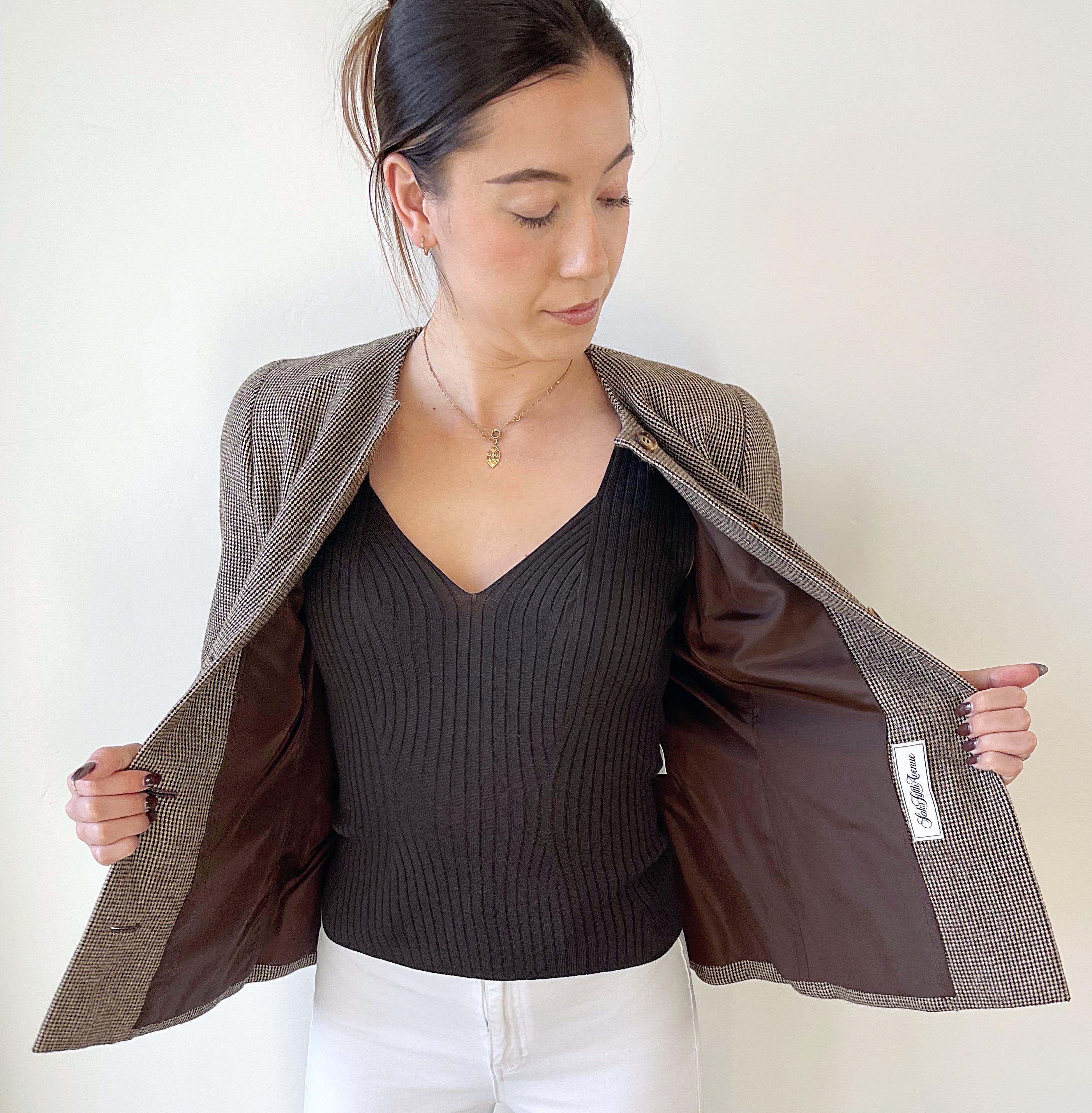 1990s Bill Blass Size 8 For Saks 5th Avenue Brown Vintage 90s Collarless Blazer For Sale 6