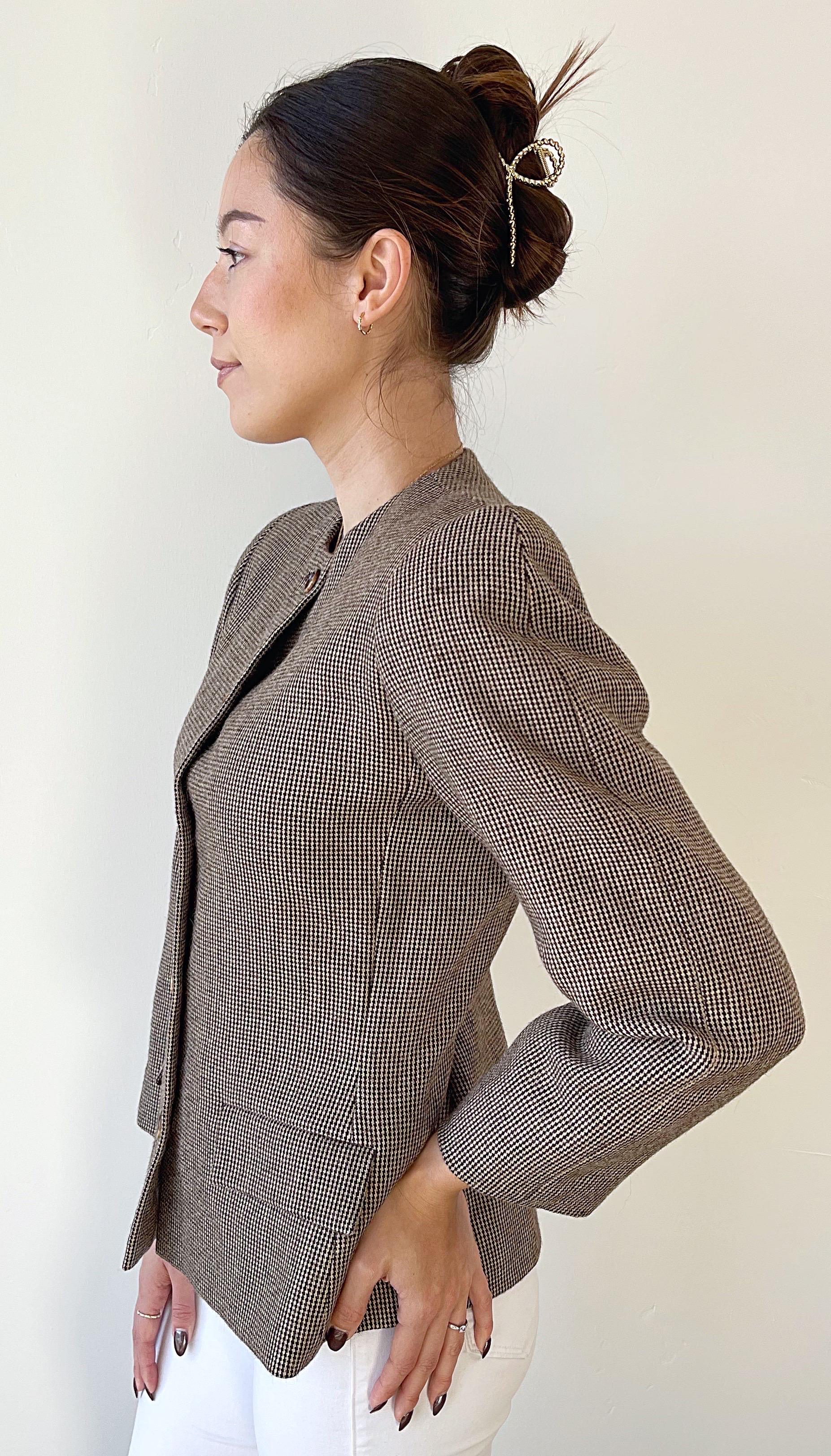 1990s Bill Blass Size 8 For Saks 5th Avenue Brown Vintage 90s Collarless Blazer For Sale 11