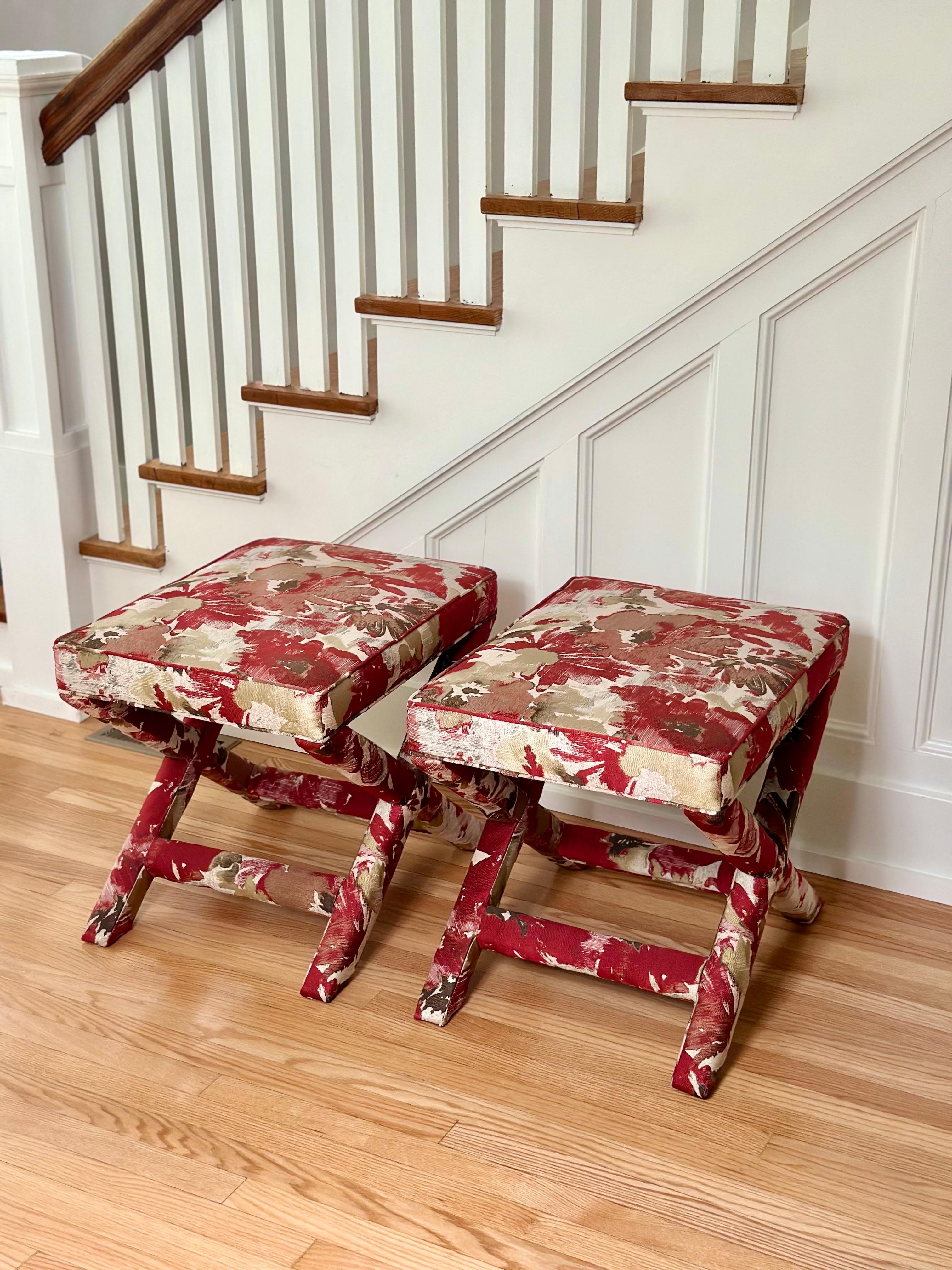 1990s Billy Baldwin X Style Upholstering Red Benches Ottomans- a Pair Estadounidense en venta