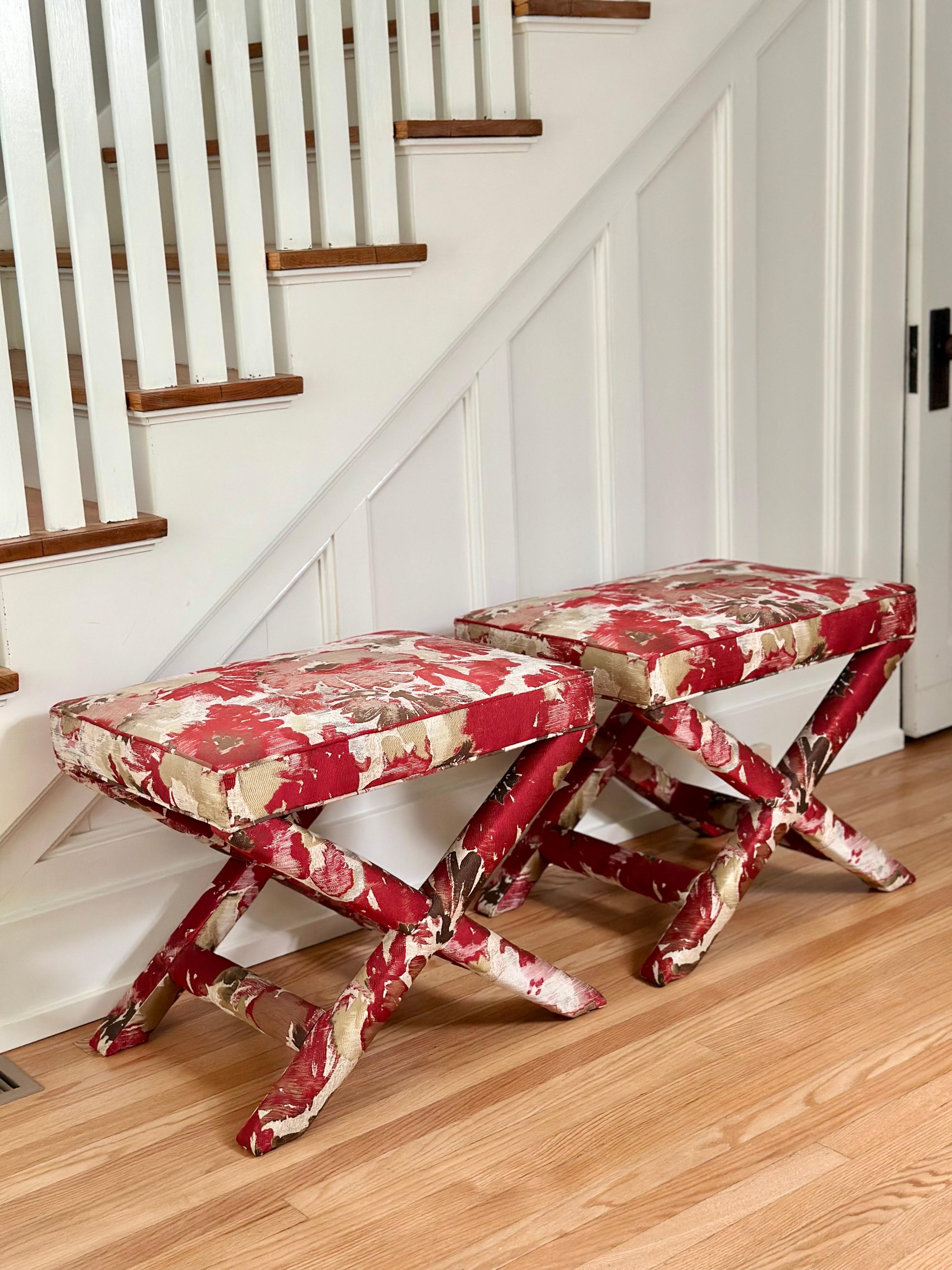1990s Billy Baldwin X Style Upholstering Red Benches Ottomans- a Pair en Bueno estado para la venta en Farmington Hills, MI