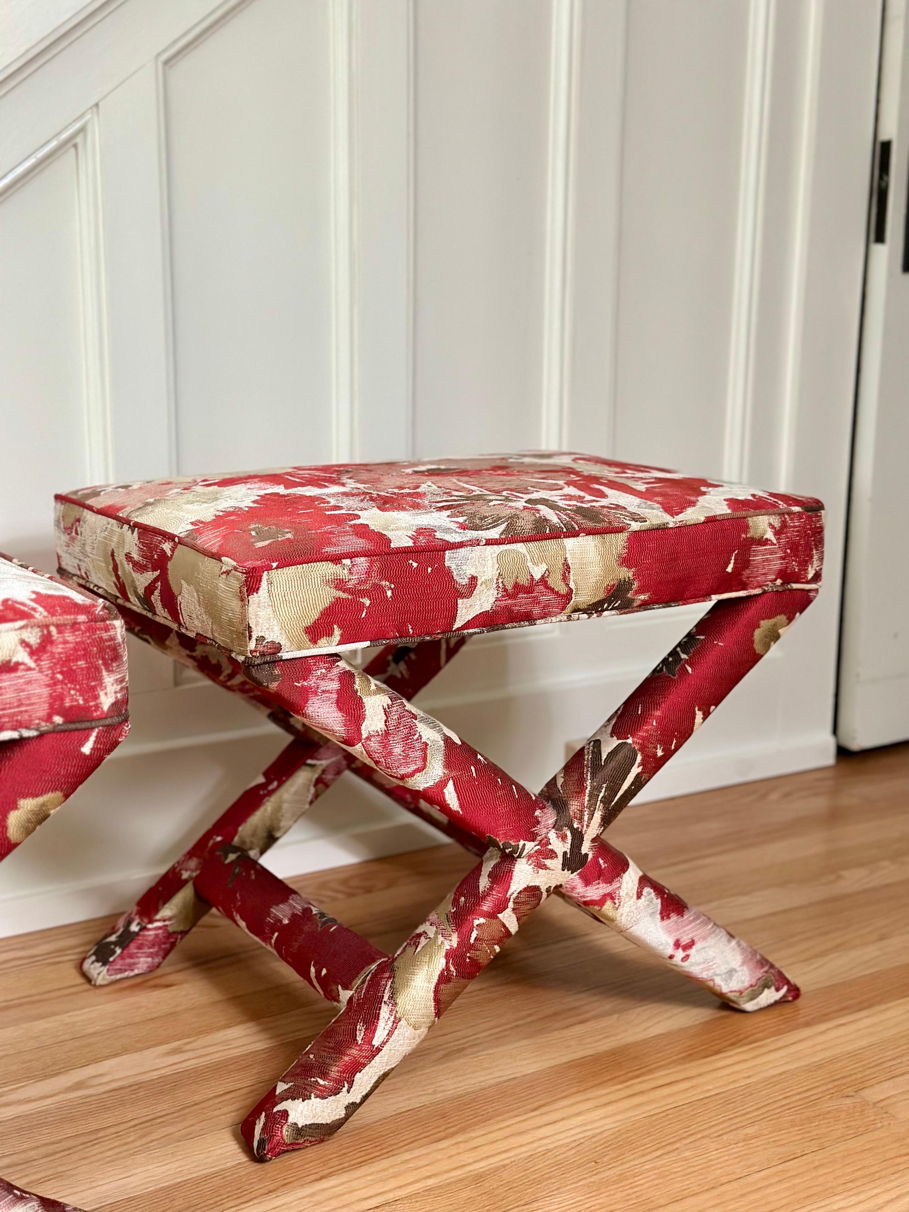 1990s Billy Baldwin X Style Upholstering Red Benches Ottomans- a Pair finales del siglo XX en venta