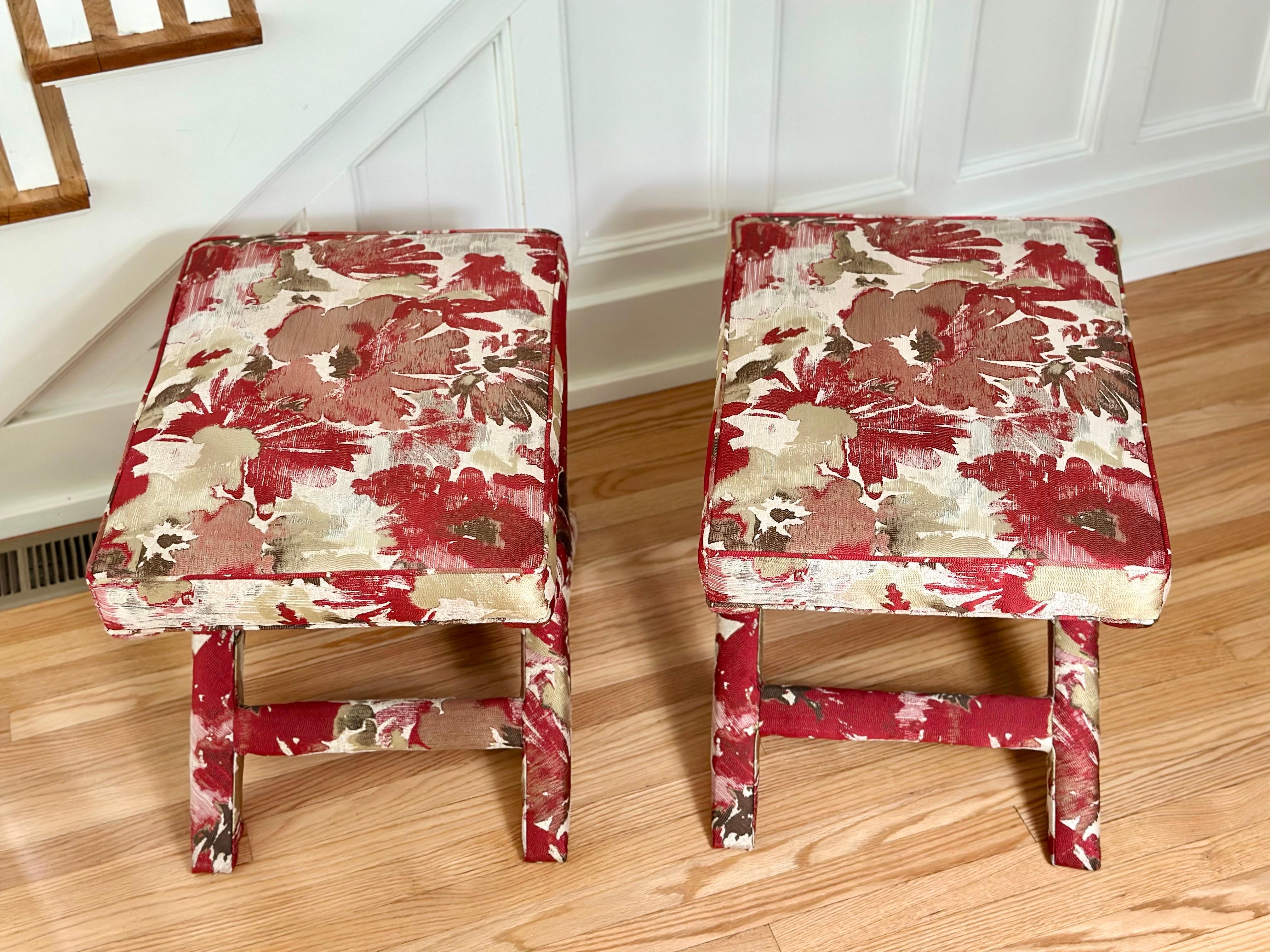 1990s Billy Baldwin X Style Upholstering Red Benches Ottomans- a Pair en venta 1