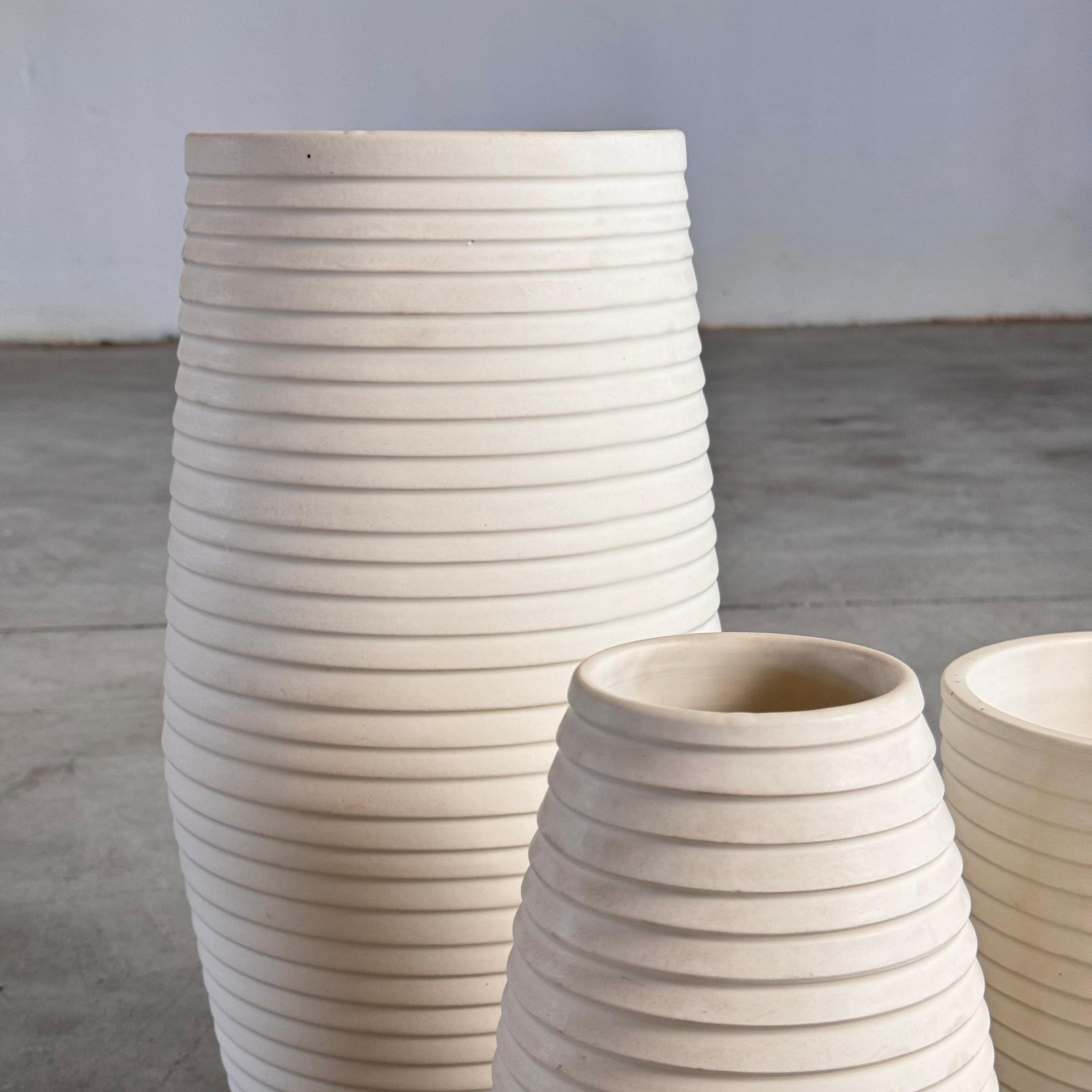 1990s Bitossi White Ceramic Set with Elegant Textured Design, Pristine Condition In Excellent Condition For Sale In Bagnolo Mella, Brescia
