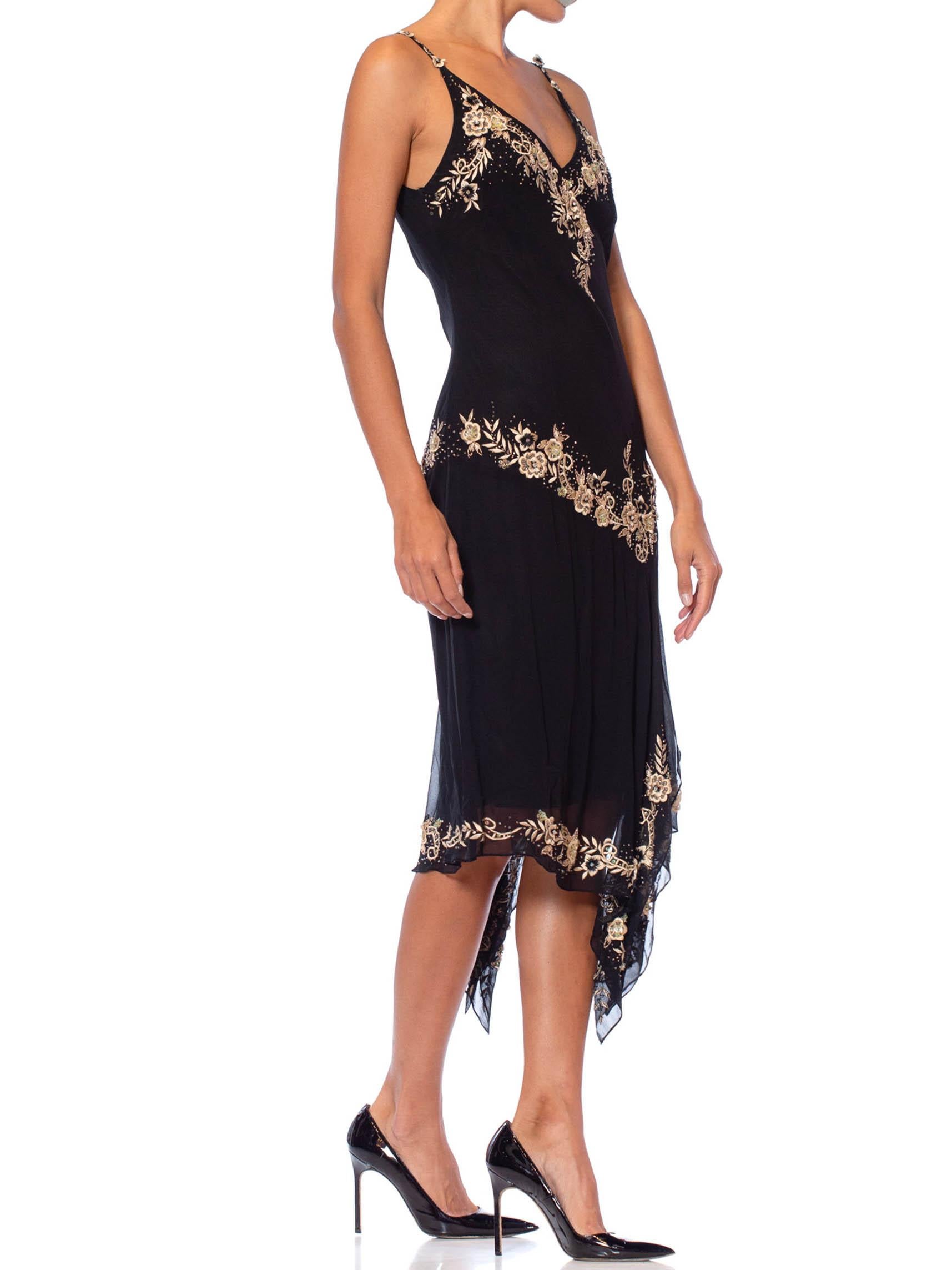 1990S Vestido negro de gasa de seda de corte sesgado estilo Galliano con bordado floral en venta 1