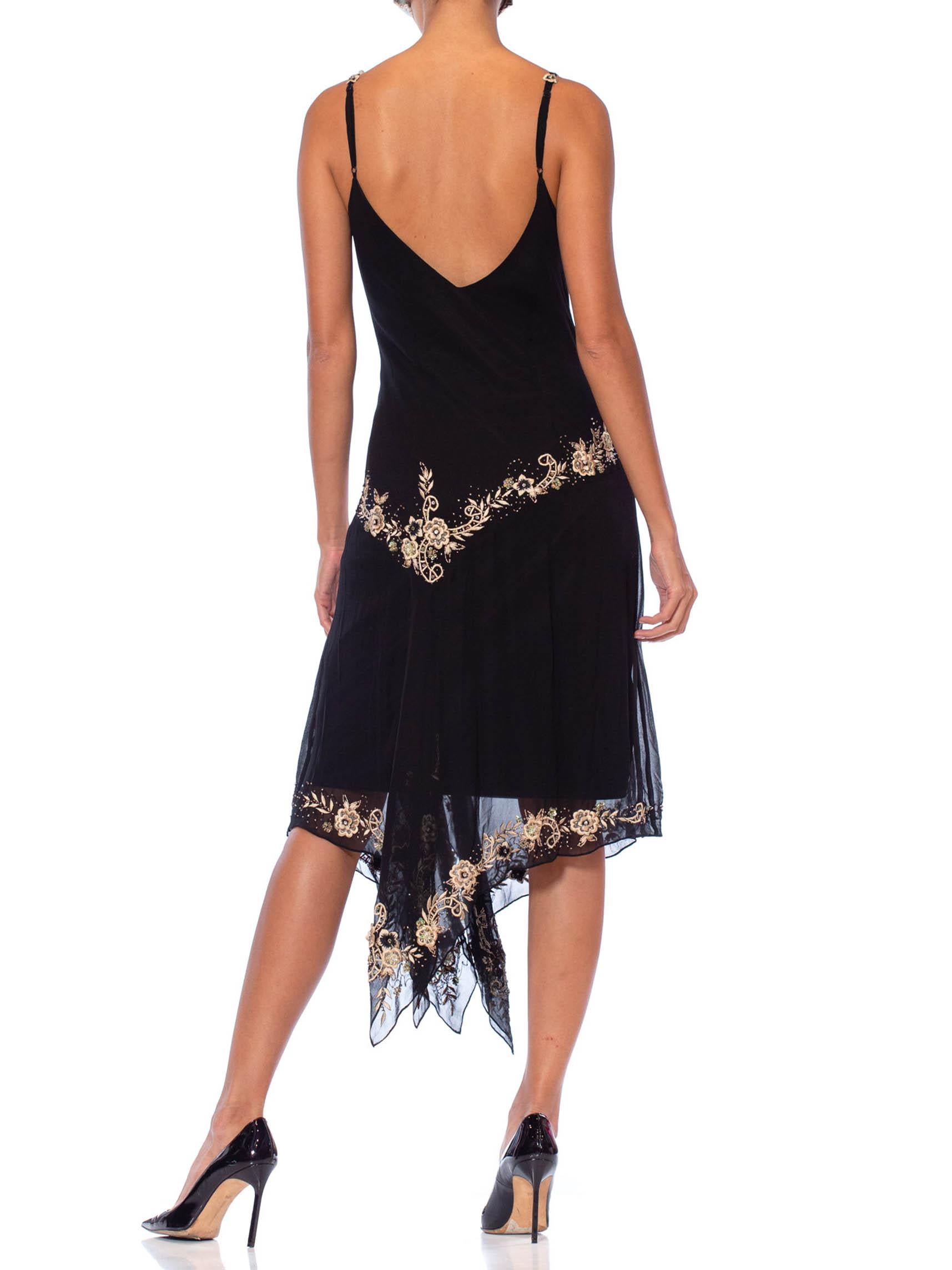 1990S Vestido negro de gasa de seda de corte sesgado estilo Galliano con bordado floral en venta 3