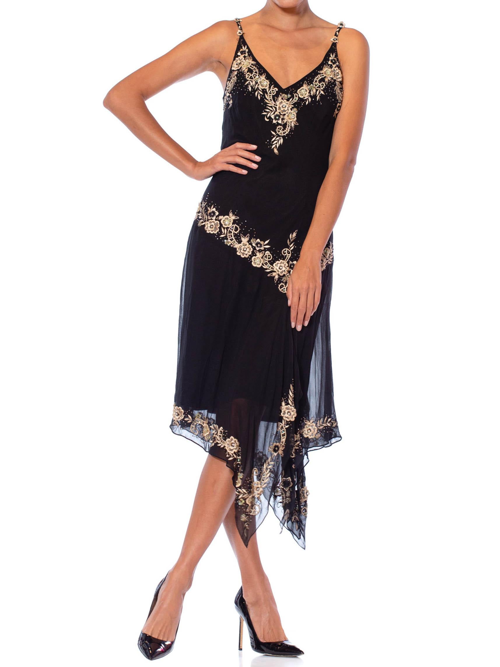 1990S Vestido negro de gasa de seda de corte sesgado estilo Galliano con bordado floral en venta 4