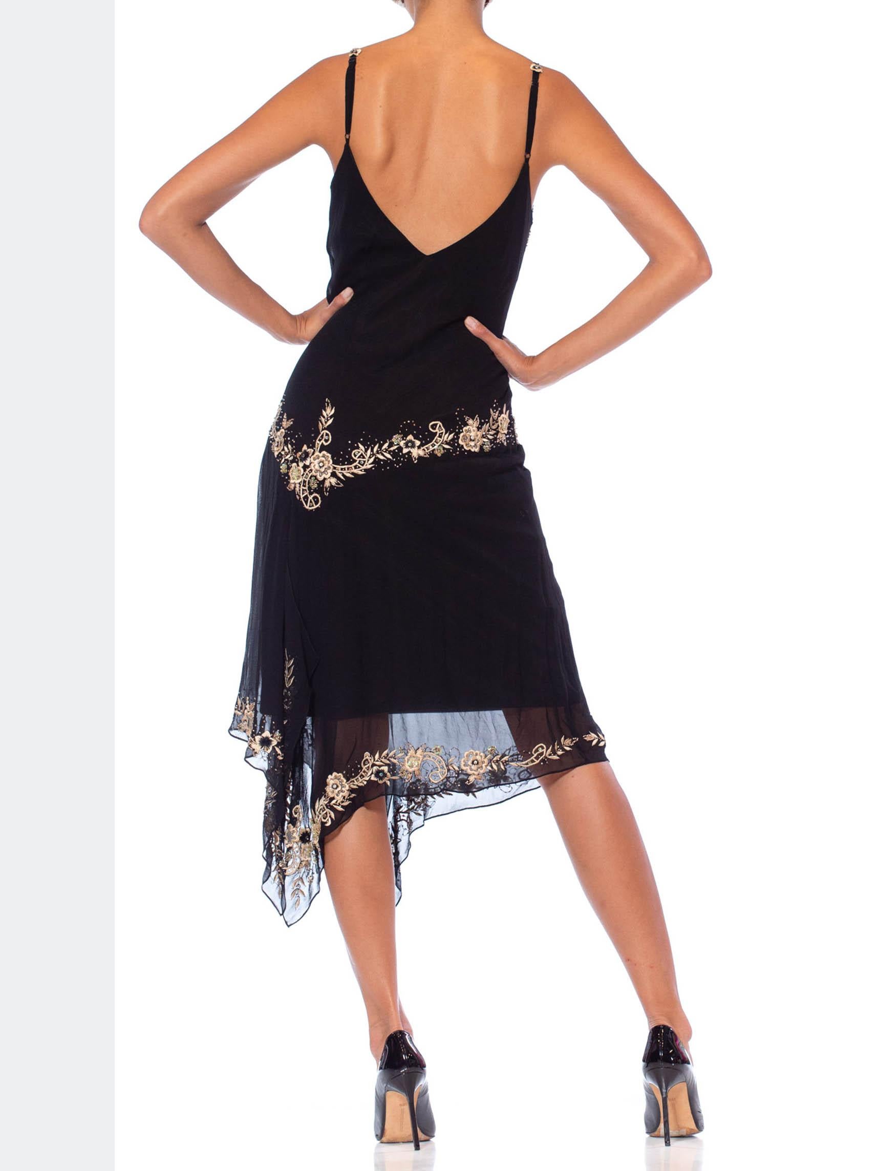 1990S Vestido negro de gasa de seda de corte sesgado estilo Galliano con bordado floral en venta 5