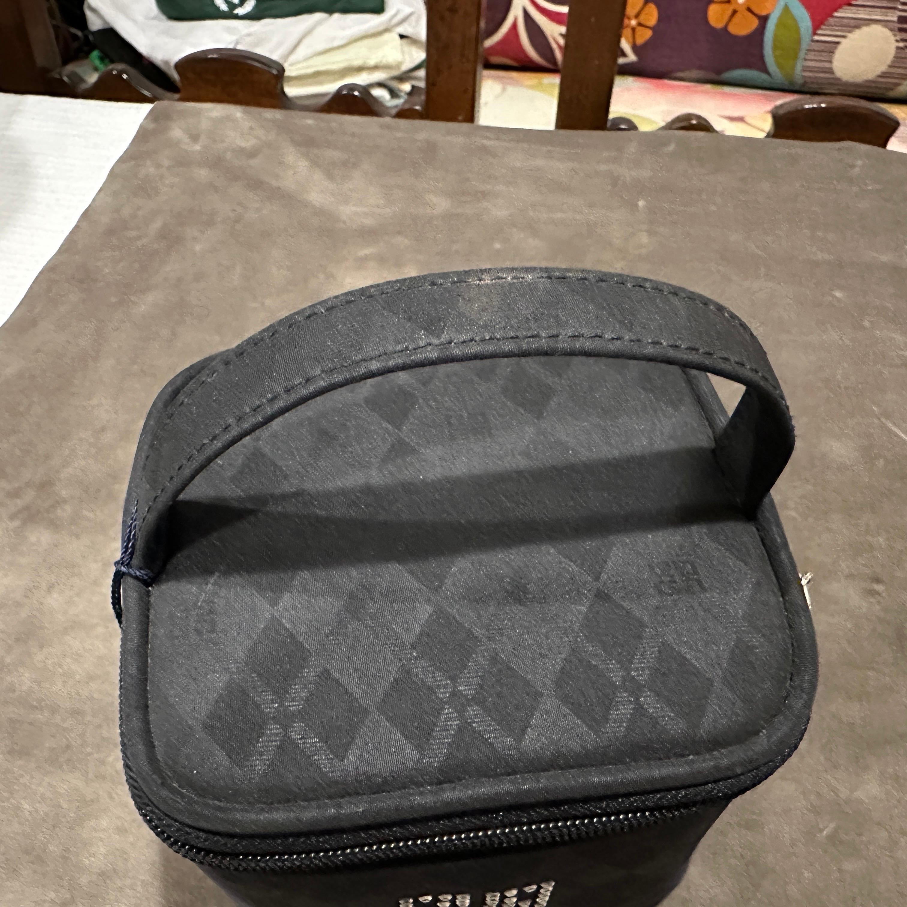 Piccola Minaudière anni '90 in tessuto nero e strass di Givenchy in vendita 6