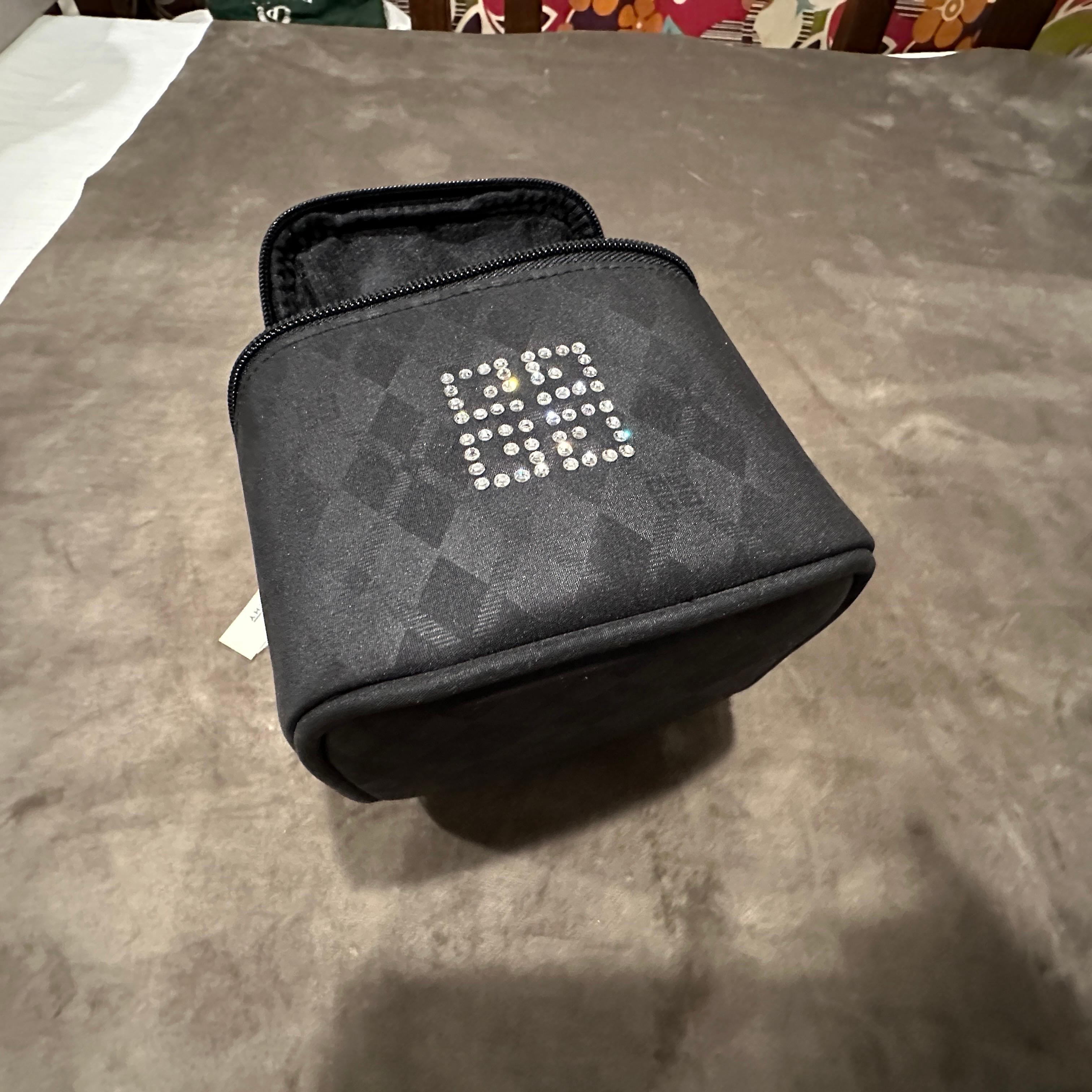 Piccola Minaudière anni '90 in tessuto nero e strass di Givenchy in vendita 2
