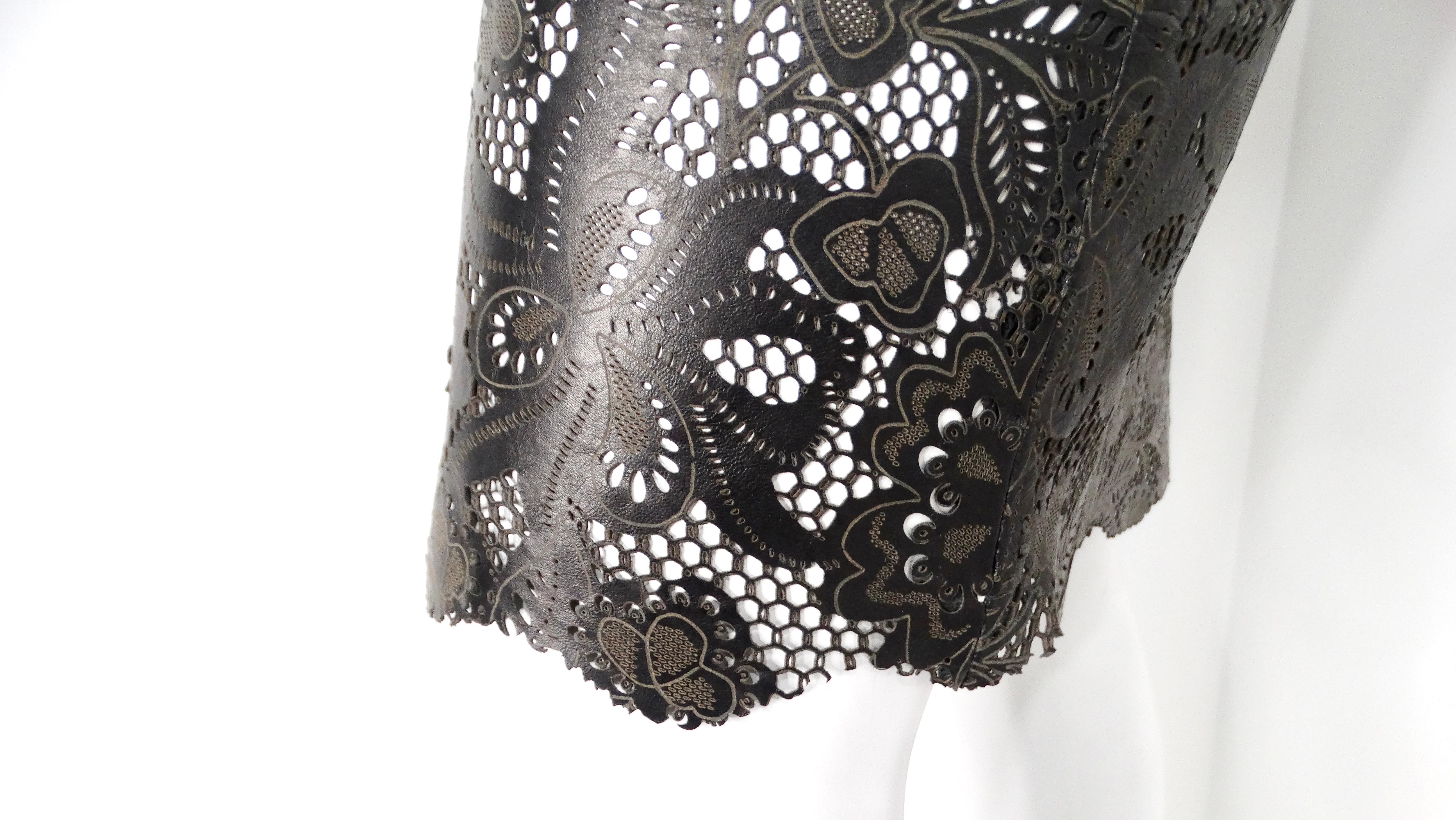 Donna Set top e gonna anni '90 in pelle nera con motivo a pizzo in vendita