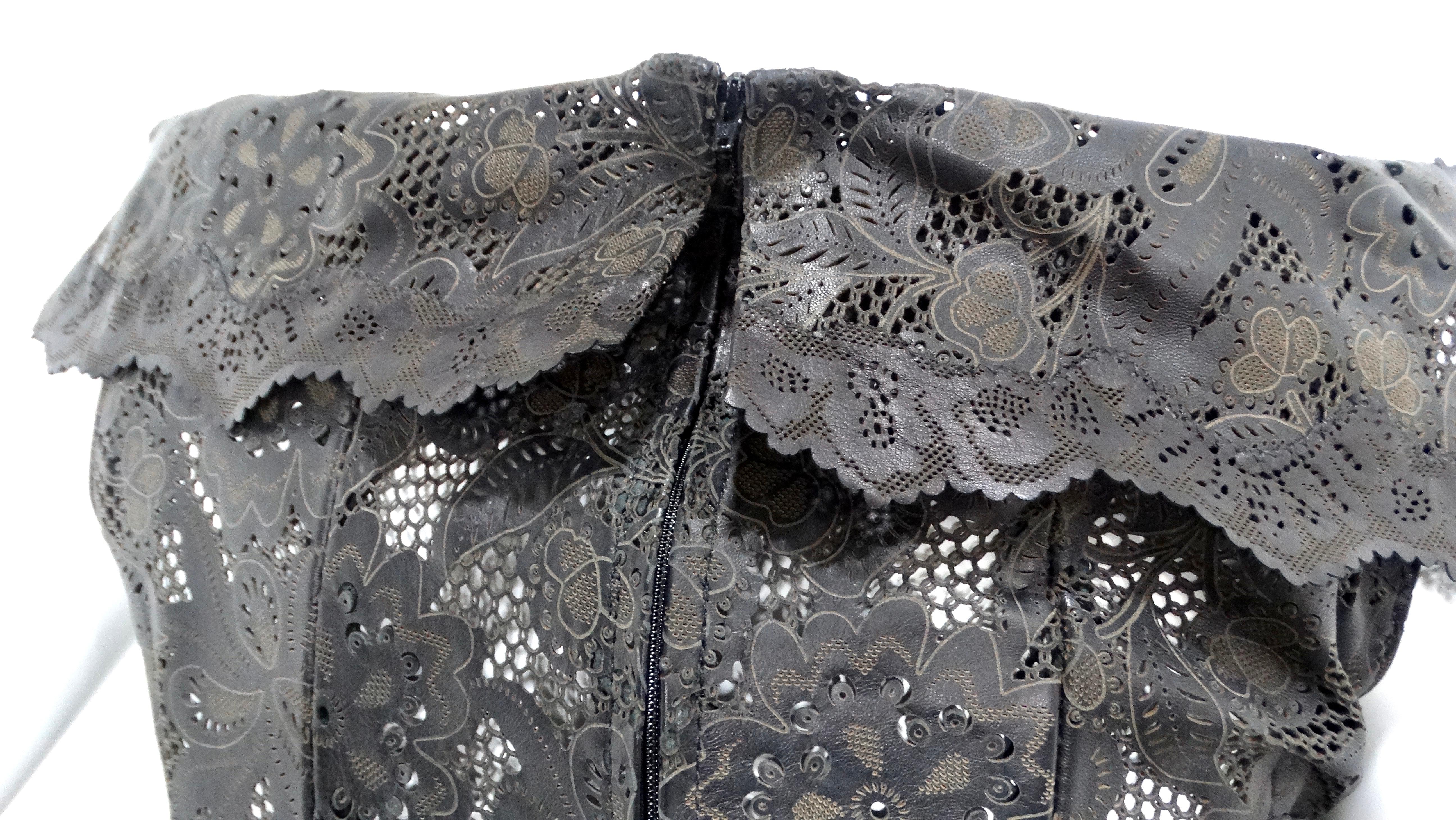 Set top e gonna anni '90 in pelle nera con motivo a pizzo in vendita 2