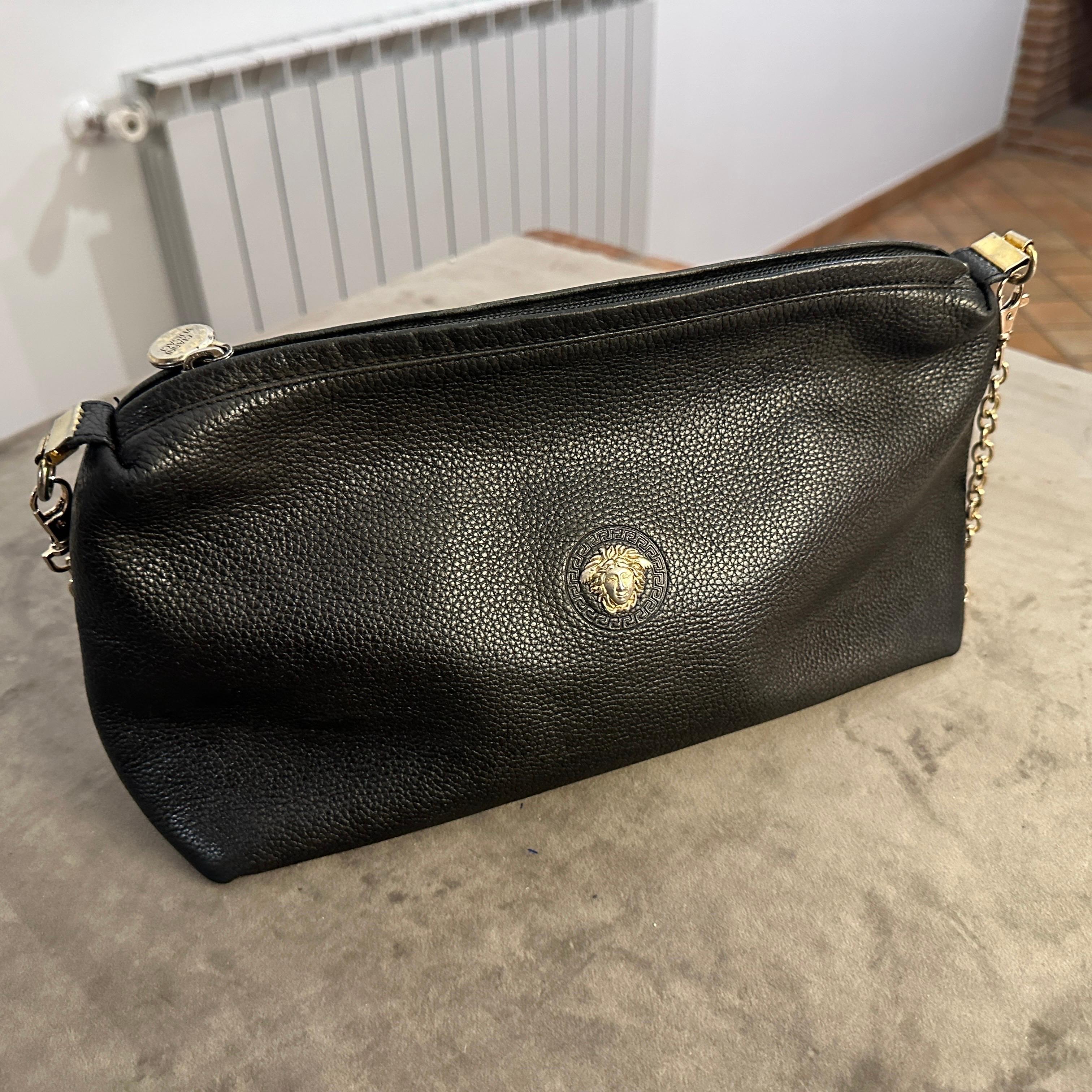 1990s Black Leather Medusa Bag by Gianni Versace In Excellent Condition For Sale In Aci Castello, IT