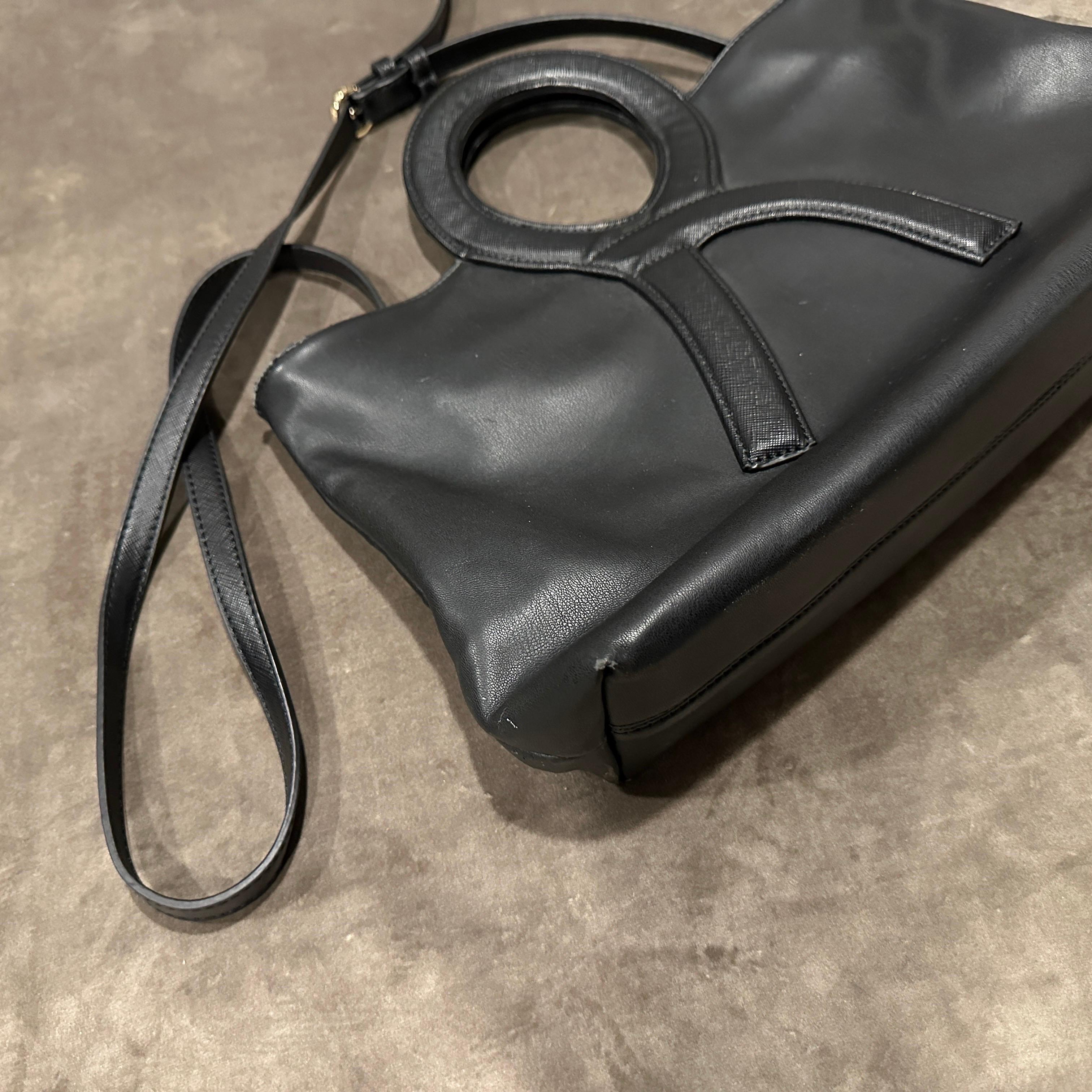 1990s  Schwarze Lederumhängetasche von Roberta di Camerino im Angebot 6