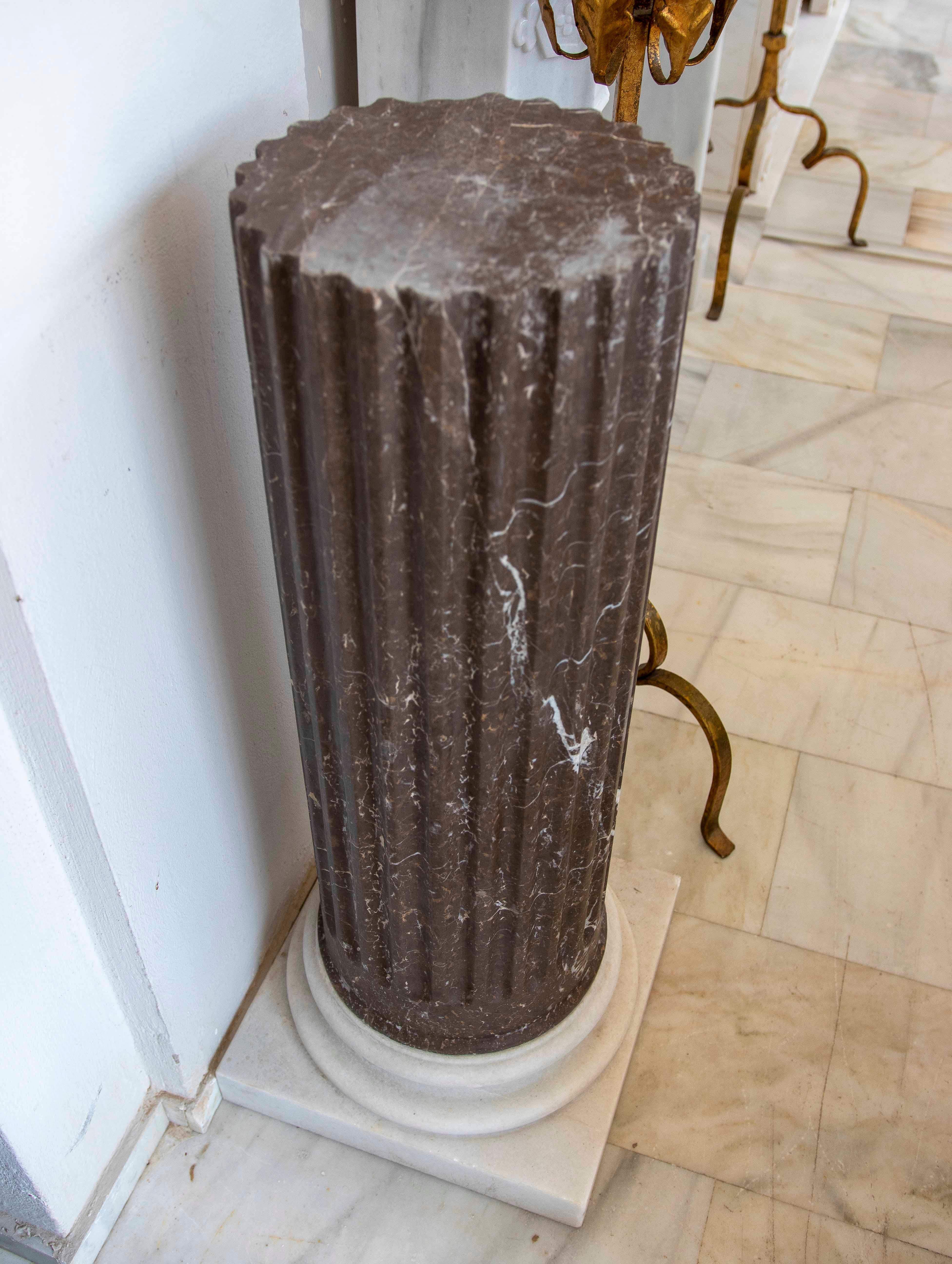 Hand-Carved 1990s Black Marble Column/Cylindrical Base on a White Marble Base For Sale