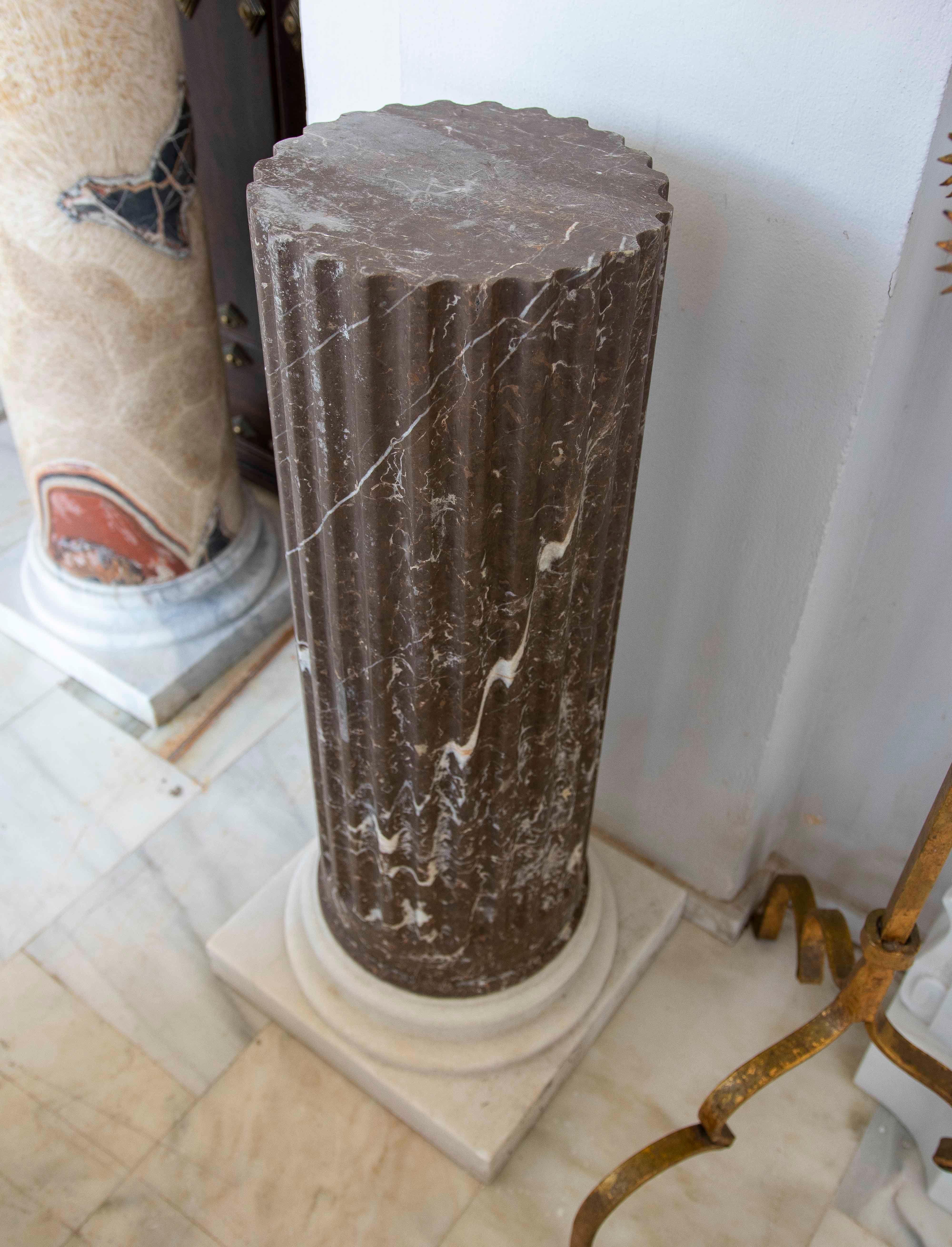 1990s Black Marble Column/Cylindrical Base on a White Marble Base In Good Condition For Sale In Marbella, ES