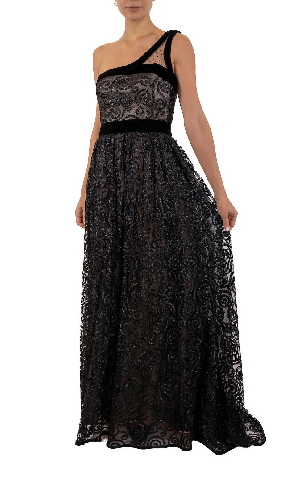 1990S Robe de bal asymétrique en dentelle de nylon brodée noir métallisé en vente 2