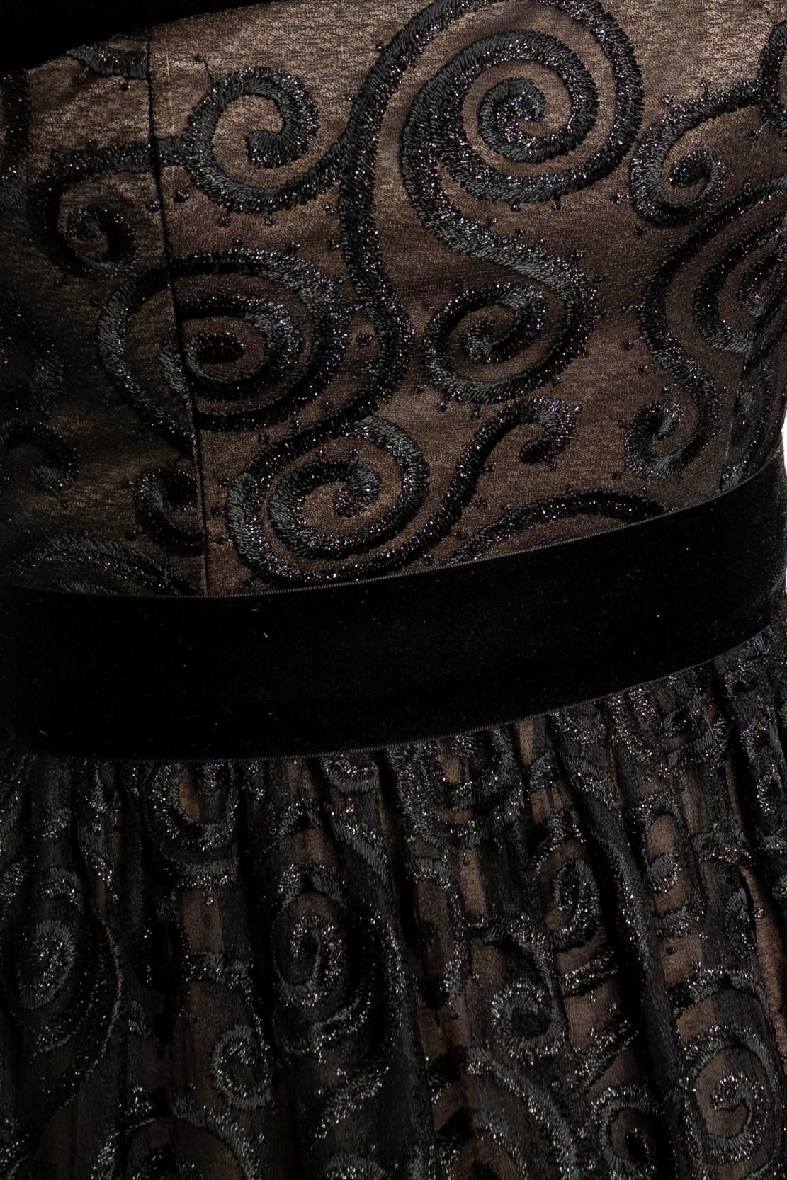 1990S Robe de bal asymétrique en dentelle de nylon brodée noir métallisé en vente 3